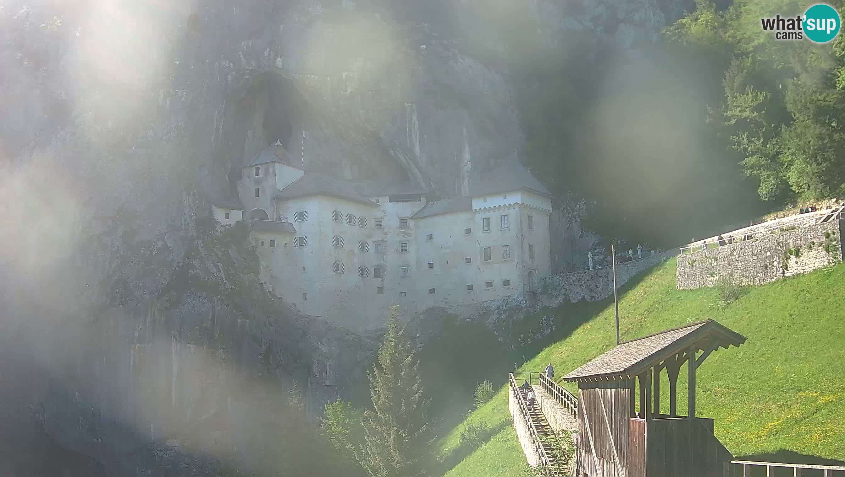 Spletna kamera Predjamski grad – Grad Predjama – Postojna