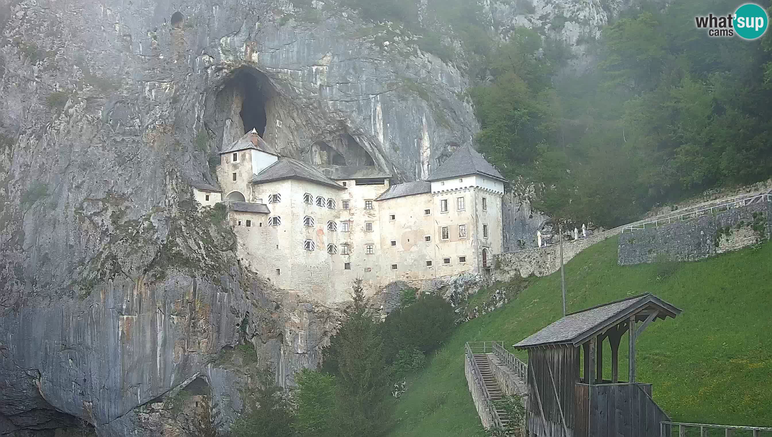 Spletna kamera Predjamski grad – Grad Predjama – Postojna
