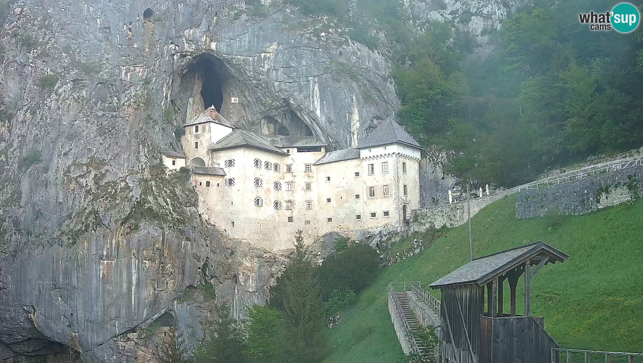 Spletna kamera Predjamski grad – Grad Predjama – Postojna