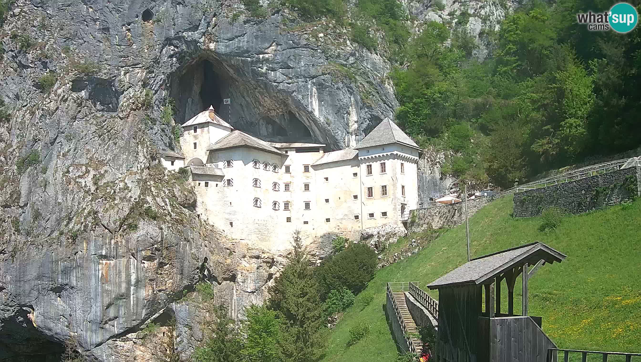 Spletna kamera Predjamski grad – Grad Predjama – Postojna