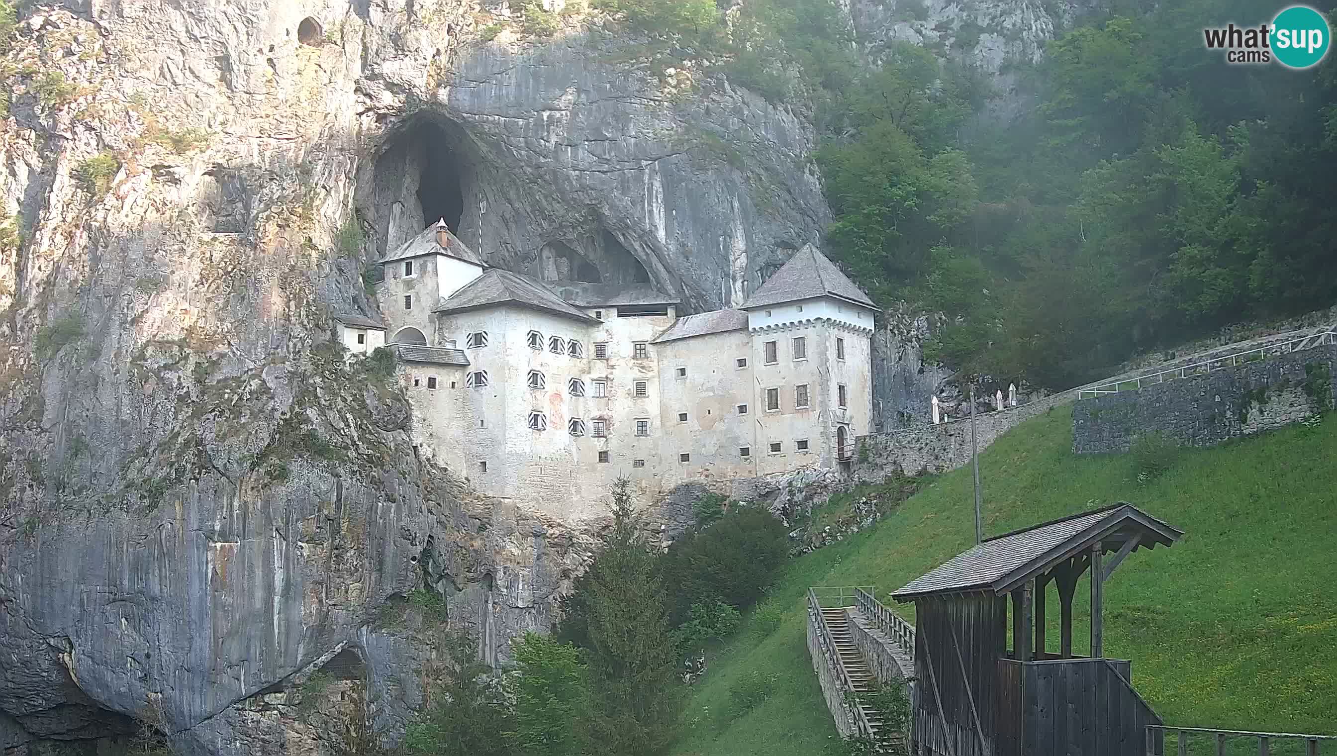 Spletna kamera Predjamski grad – Grad Predjama – Postojna