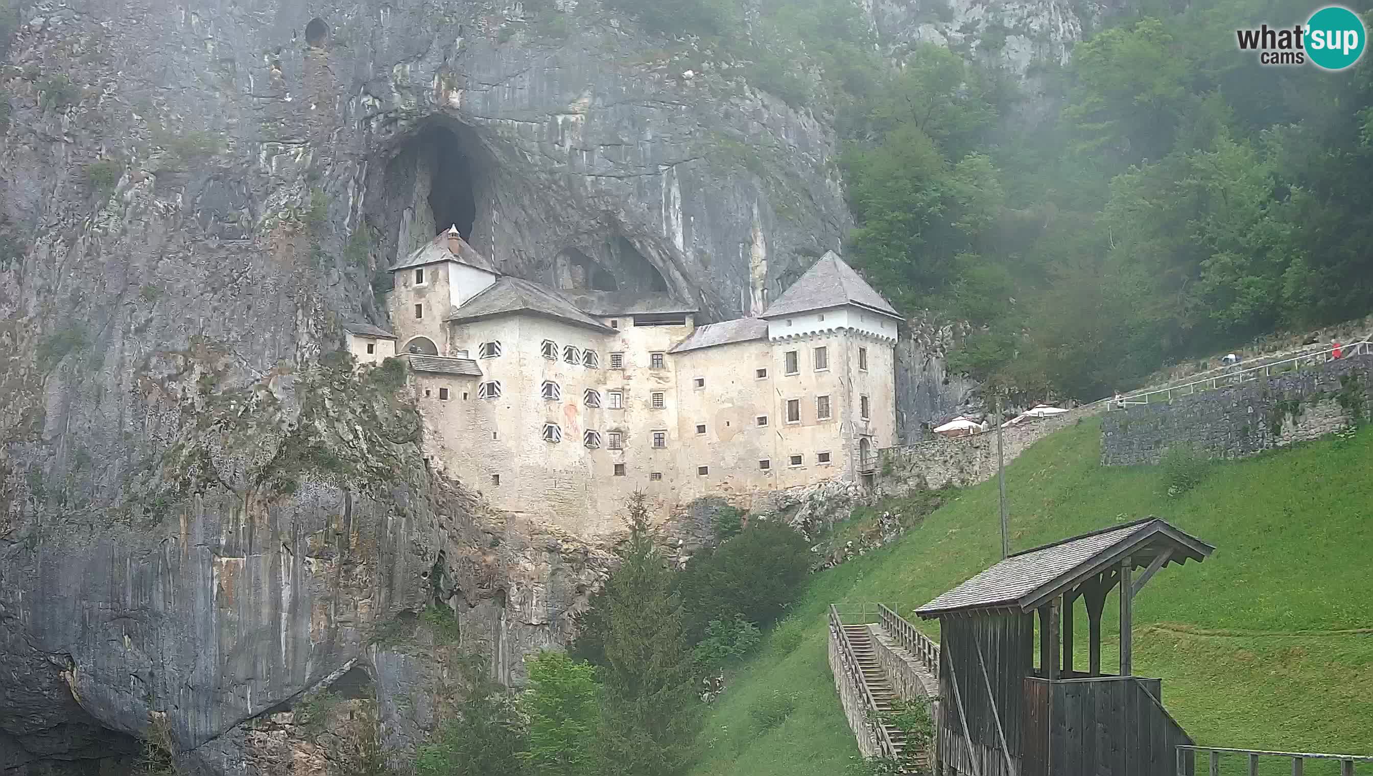 Spletna kamera Predjamski grad – Grad Predjama – Postojna