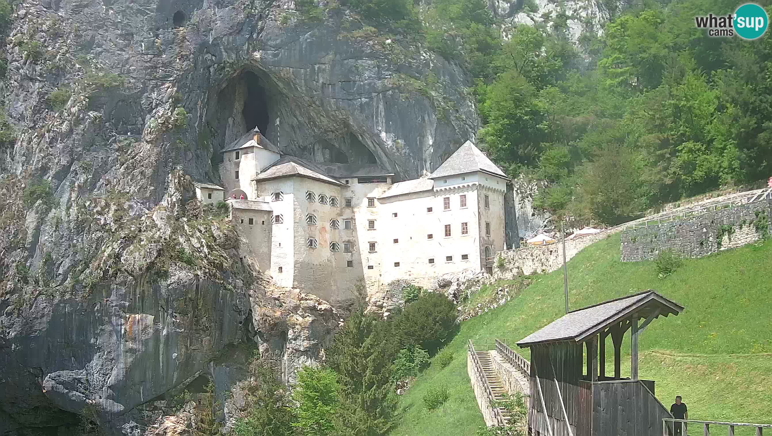 Spletna kamera Predjamski grad – Grad Predjama – Postojna