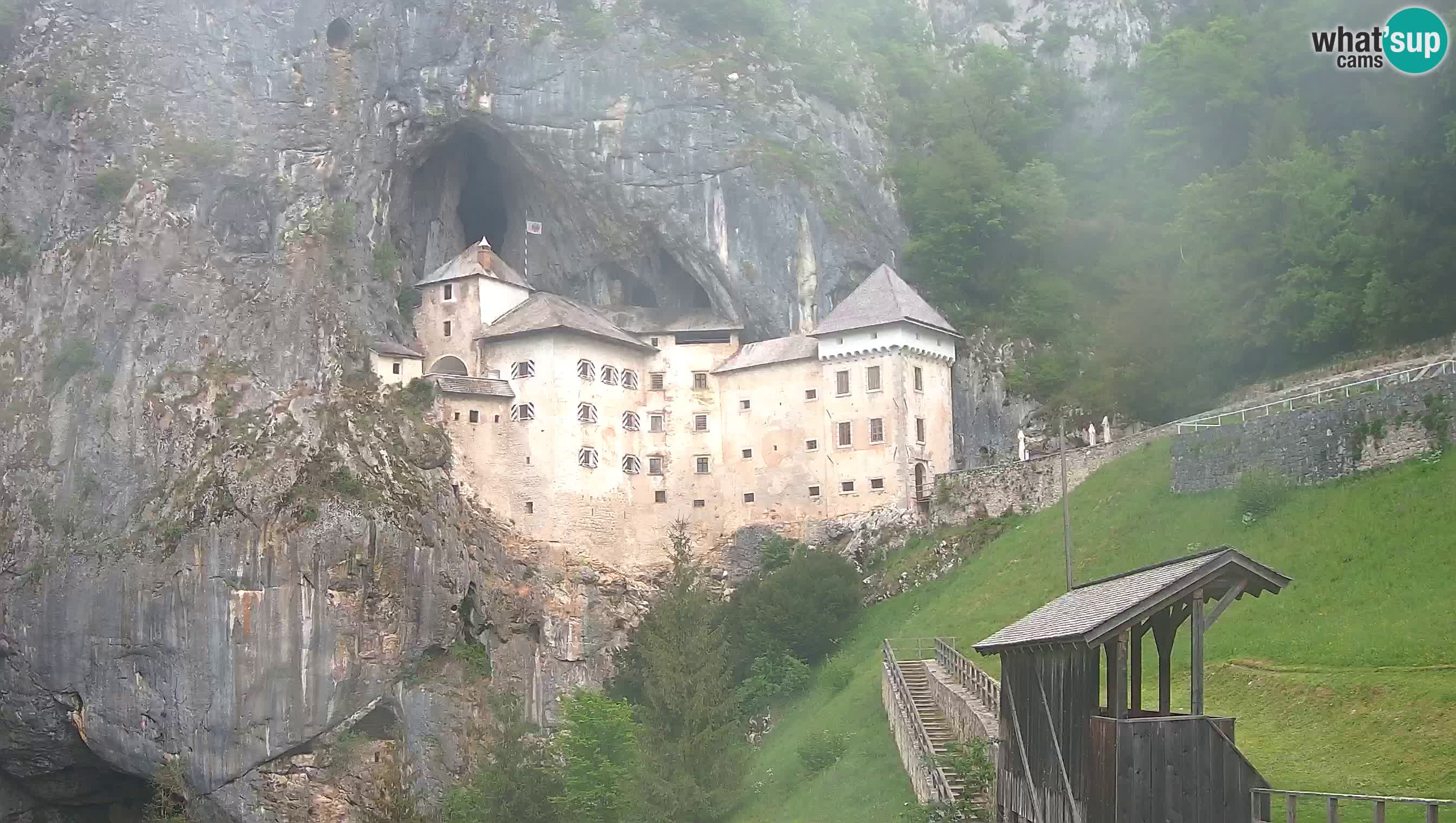 Spletna kamera Predjamski grad – Grad Predjama – Postojna