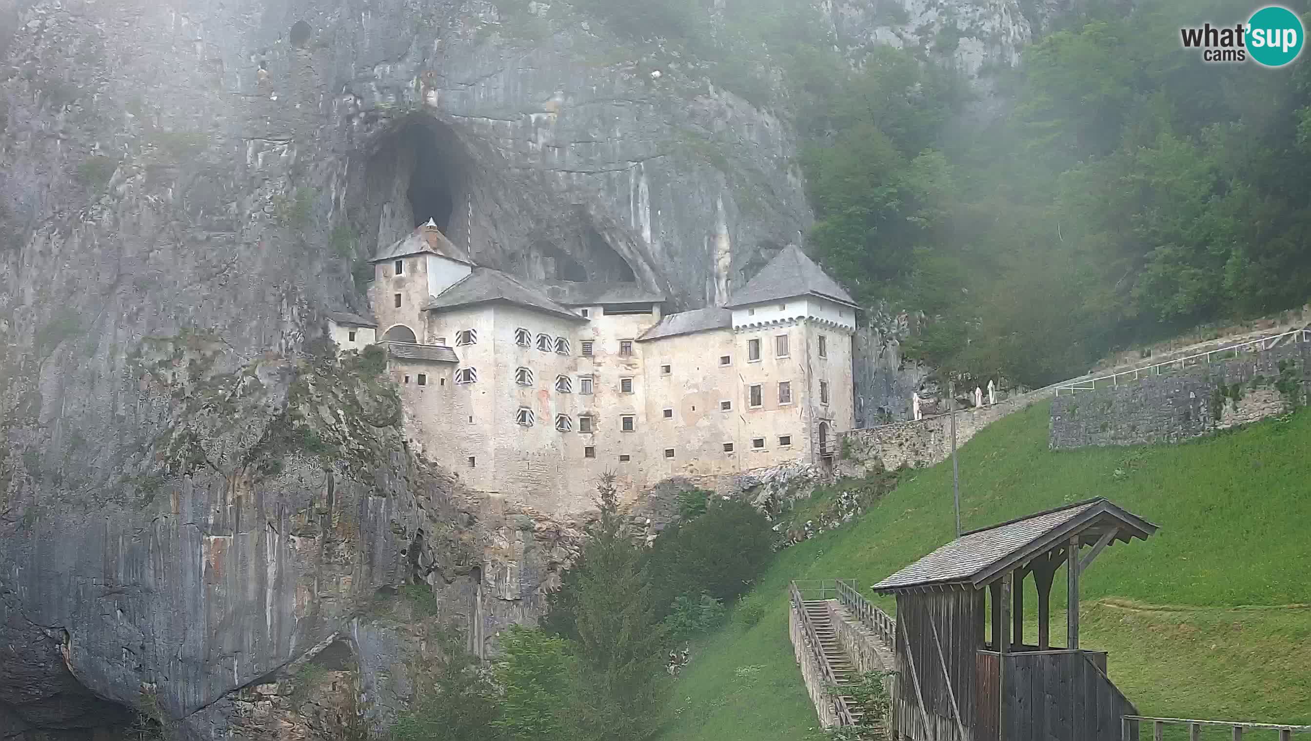 Spletna kamera Predjamski grad – Grad Predjama – Postojna