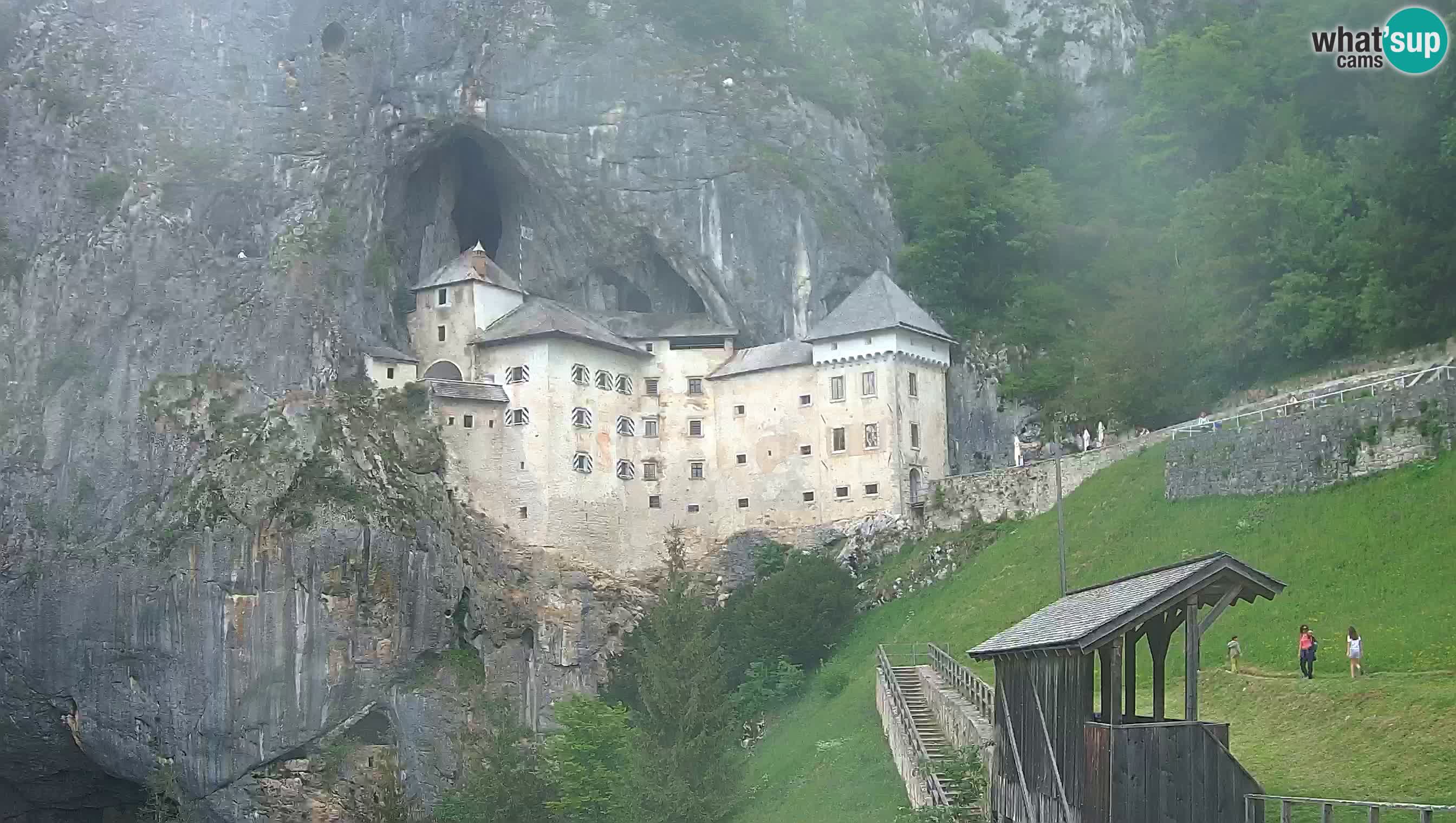 Spletna kamera Predjamski grad – Grad Predjama – Postojna