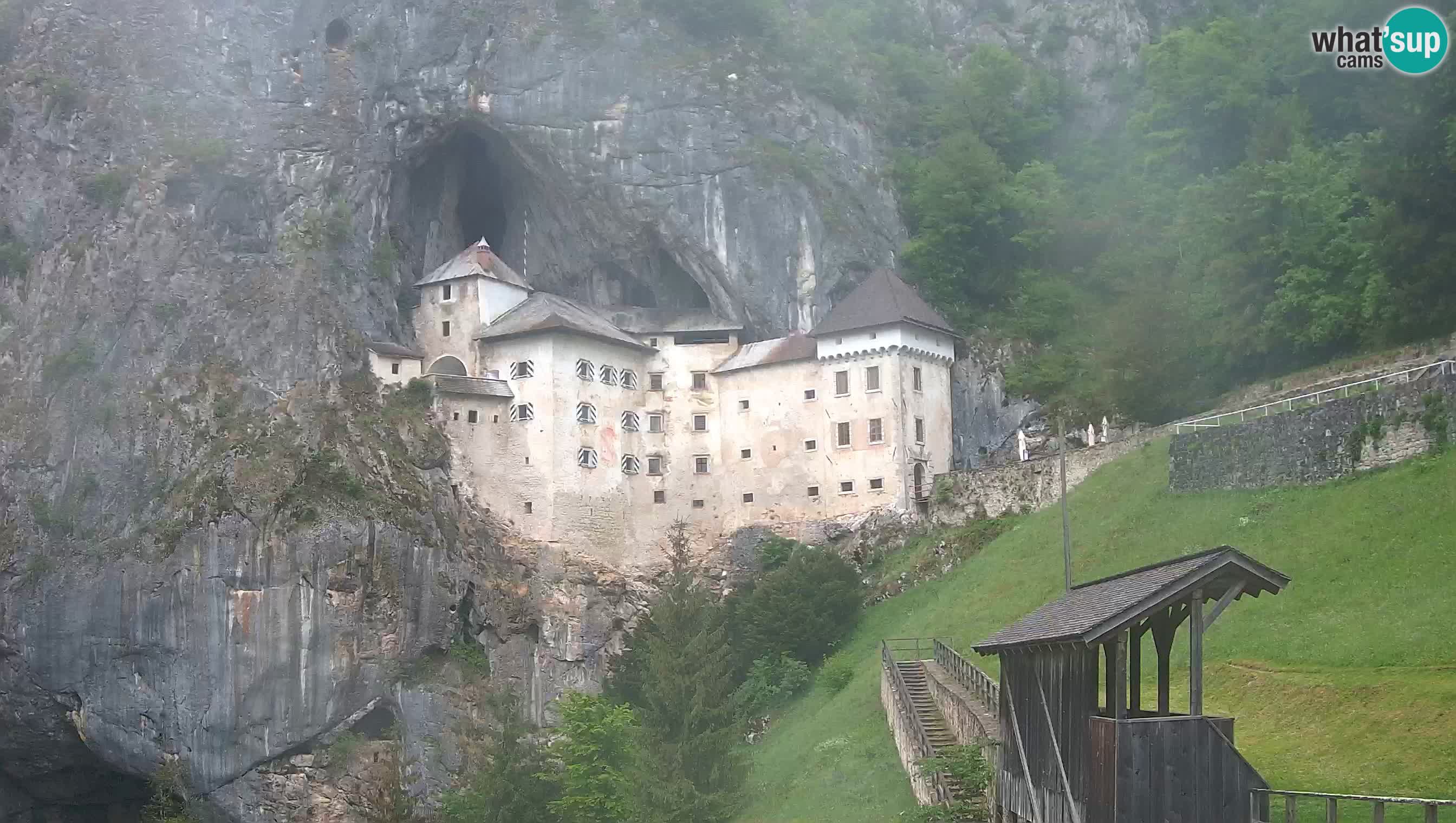Spletna kamera Predjamski grad – Grad Predjama – Postojna