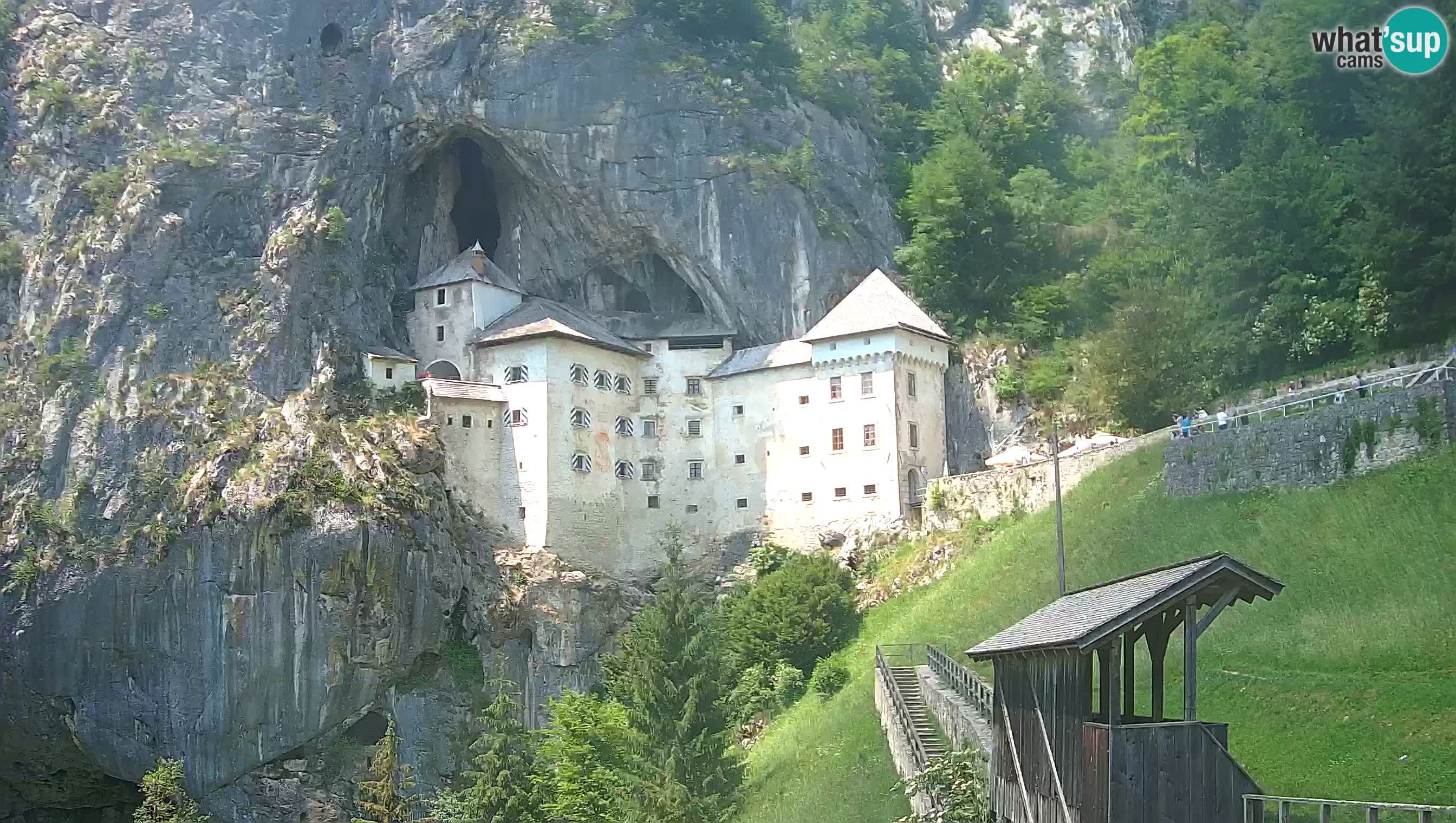 Spletna kamera Predjamski grad – Grad Predjama – Postojna