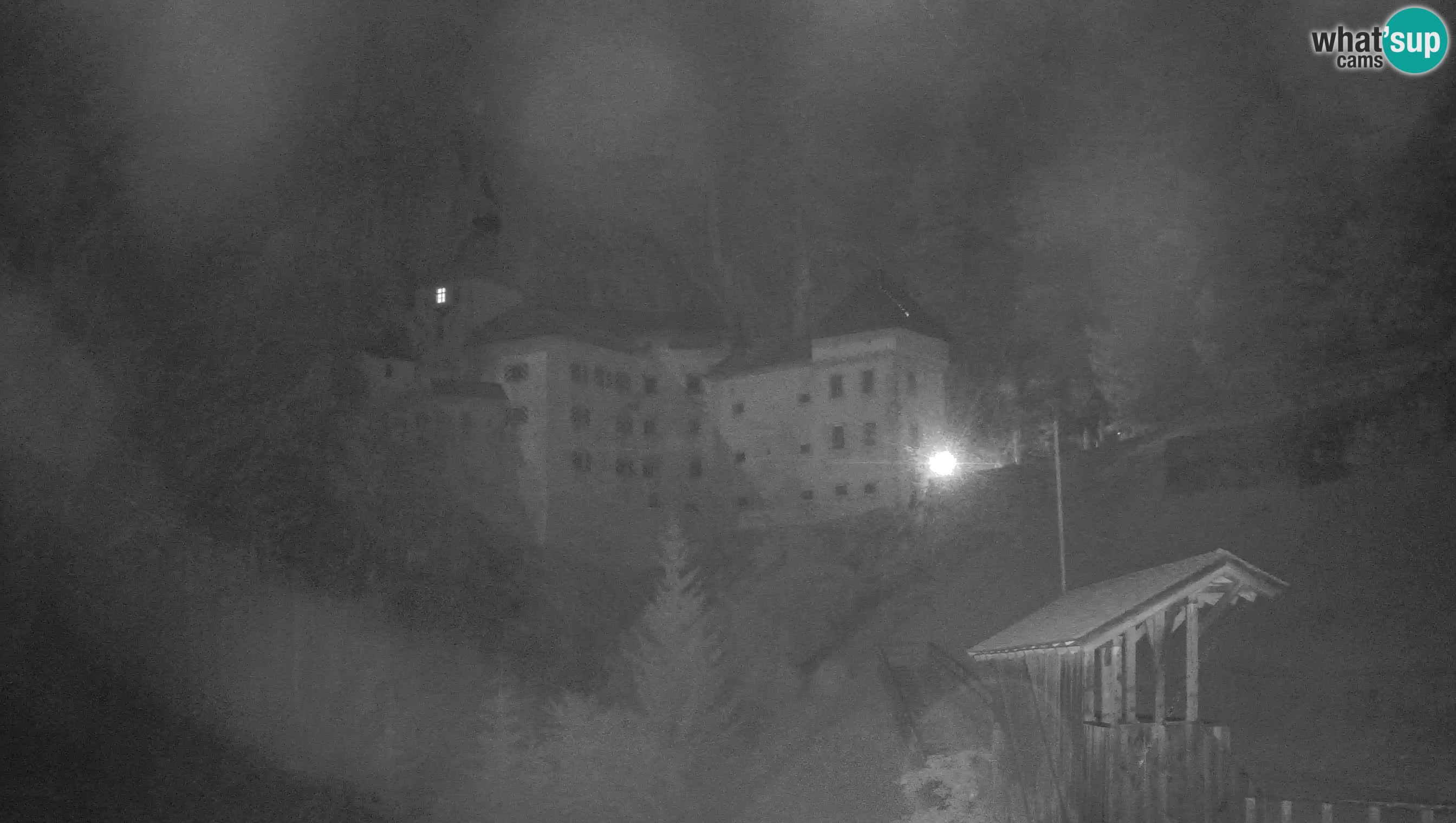 Spletna kamera Predjamski grad – Grad Predjama – Postojna