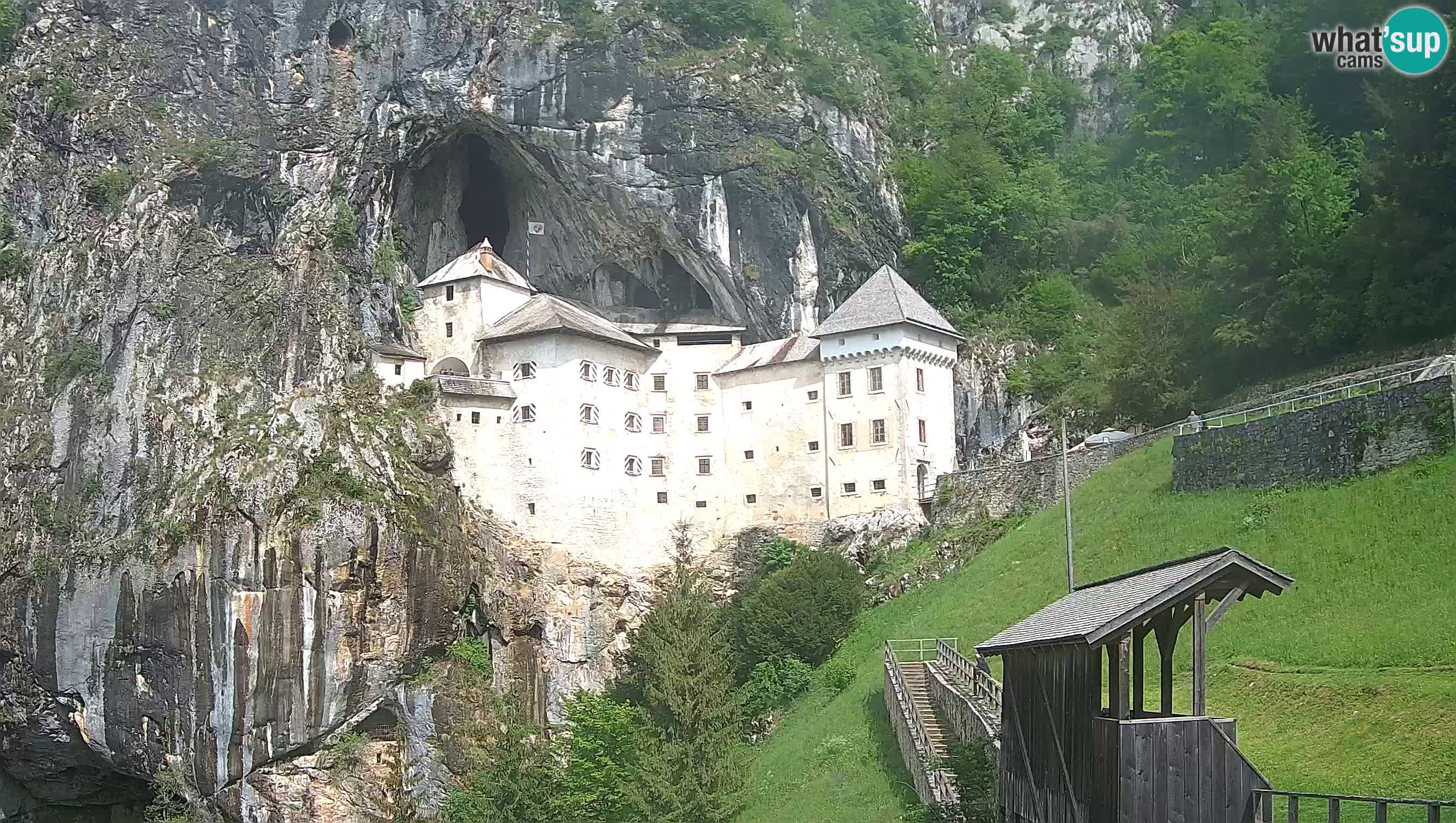 Spletna kamera Predjamski grad – Grad Predjama – Postojna