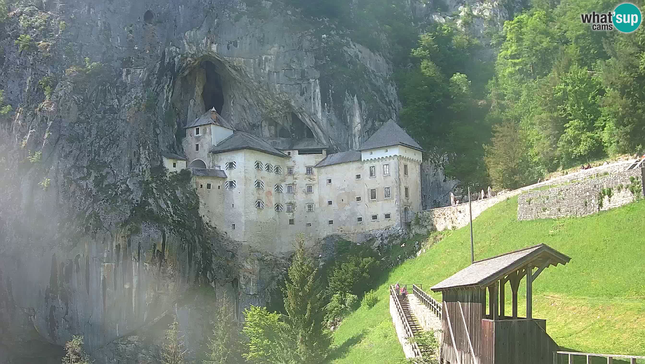 Spletna kamera Predjamski grad – Grad Predjama – Postojna