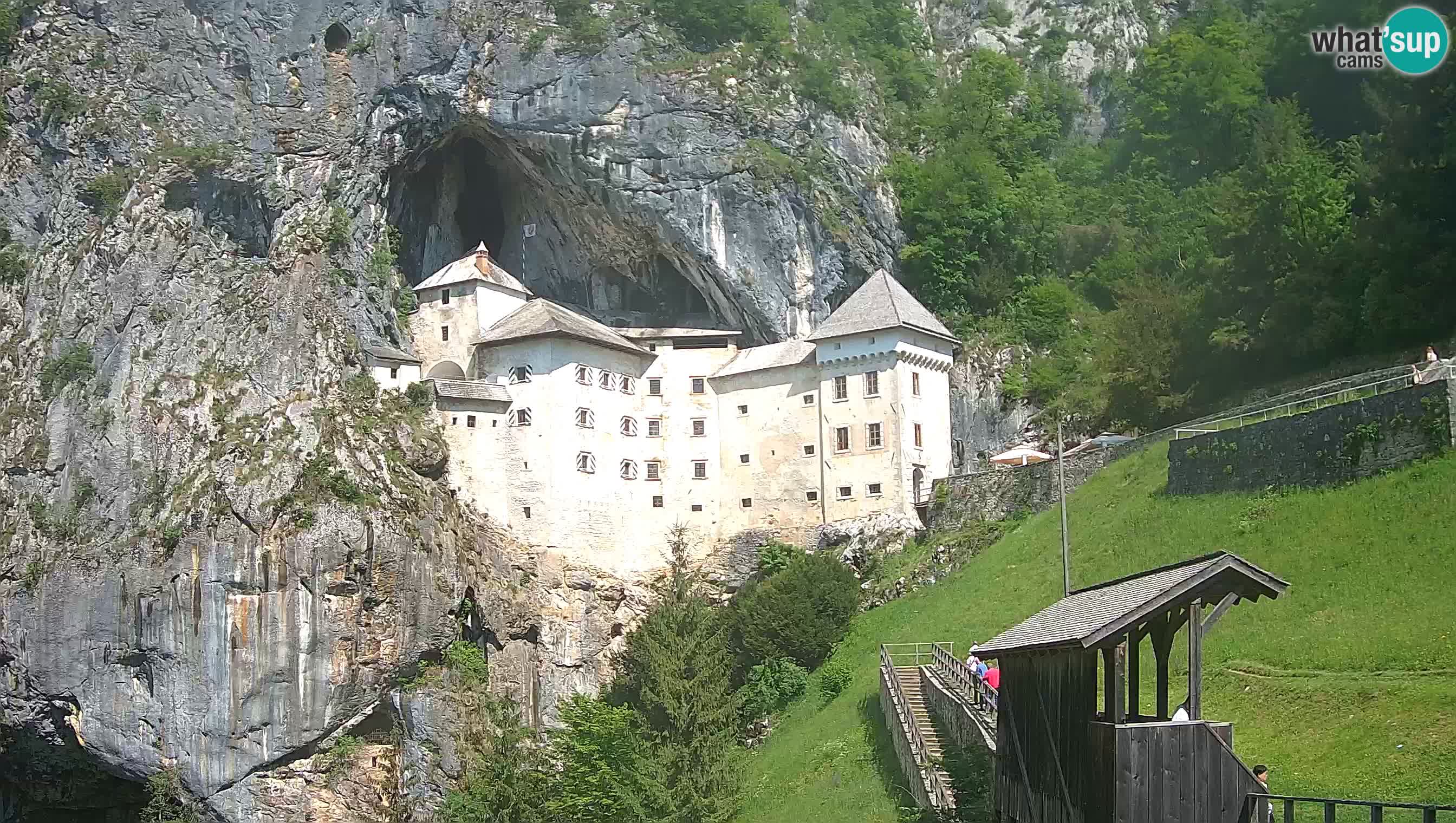 Spletna kamera Predjamski grad – Grad Predjama – Postojna