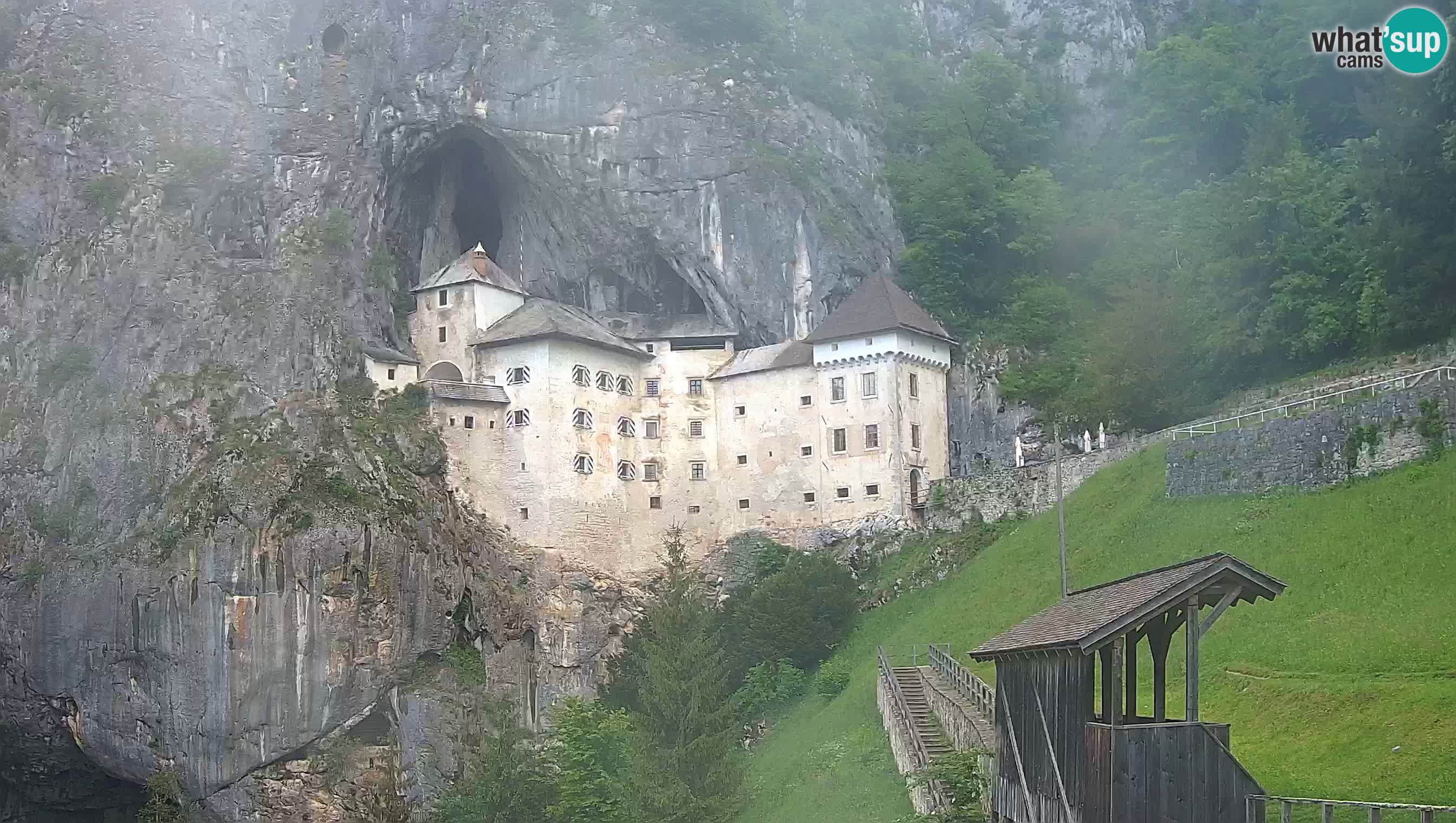 Spletna kamera Predjamski grad – Grad Predjama – Postojna