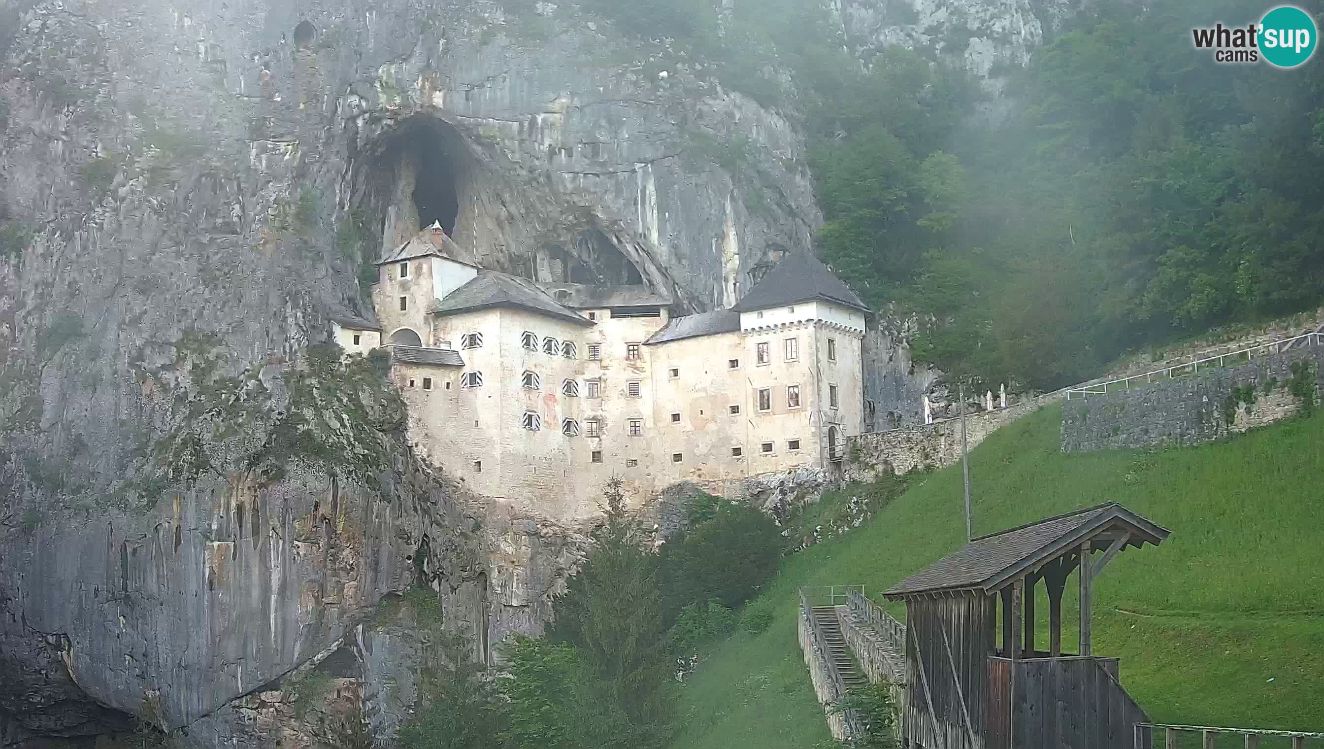 Spletna kamera Predjamski grad – Grad Predjama – Postojna