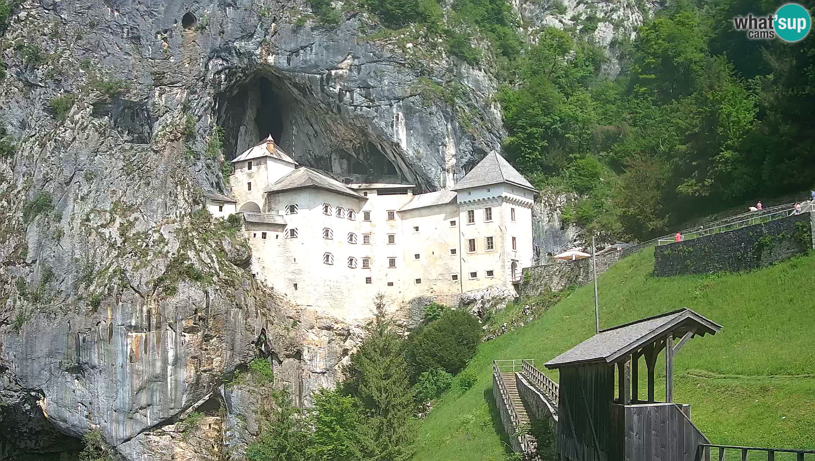 Spletna kamera Predjamski grad – Grad Predjama – Postojna