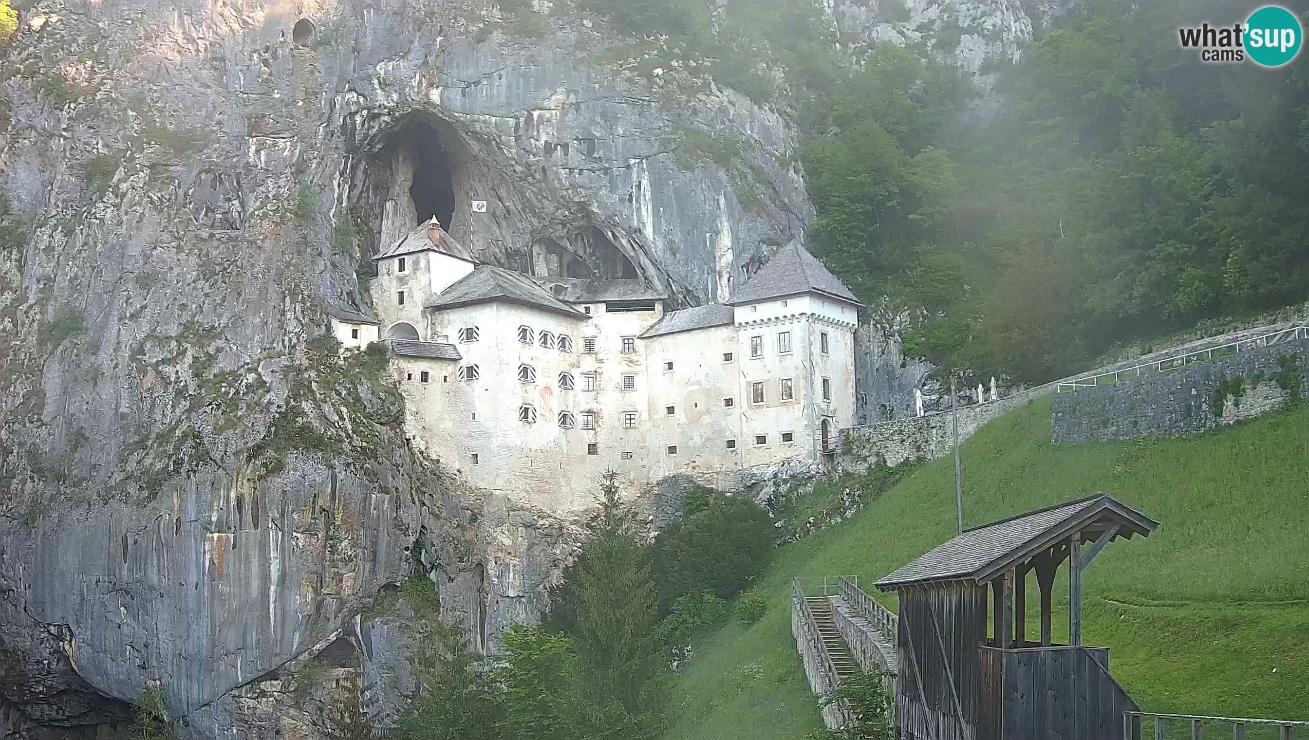 Spletna kamera Predjamski grad – Grad Predjama – Postojna