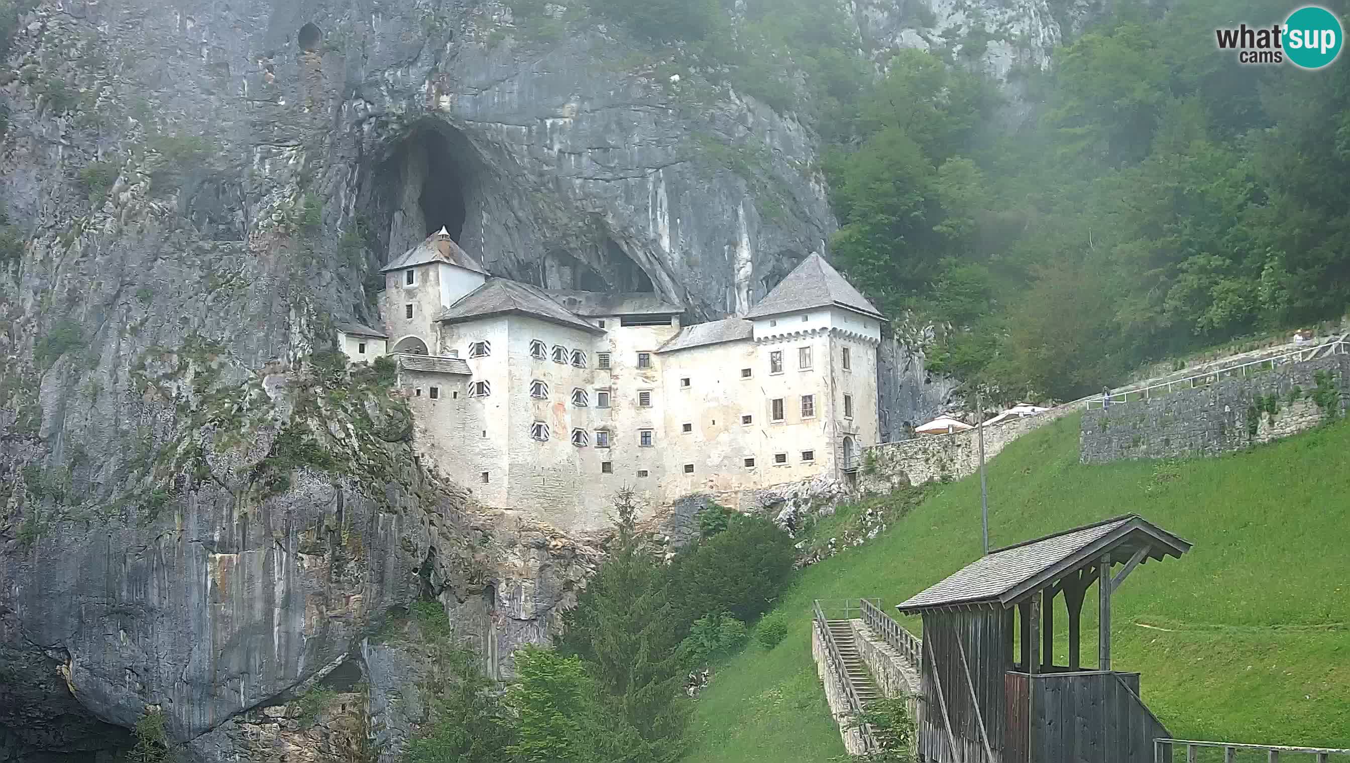 Spletna kamera Predjamski grad – Grad Predjama – Postojna