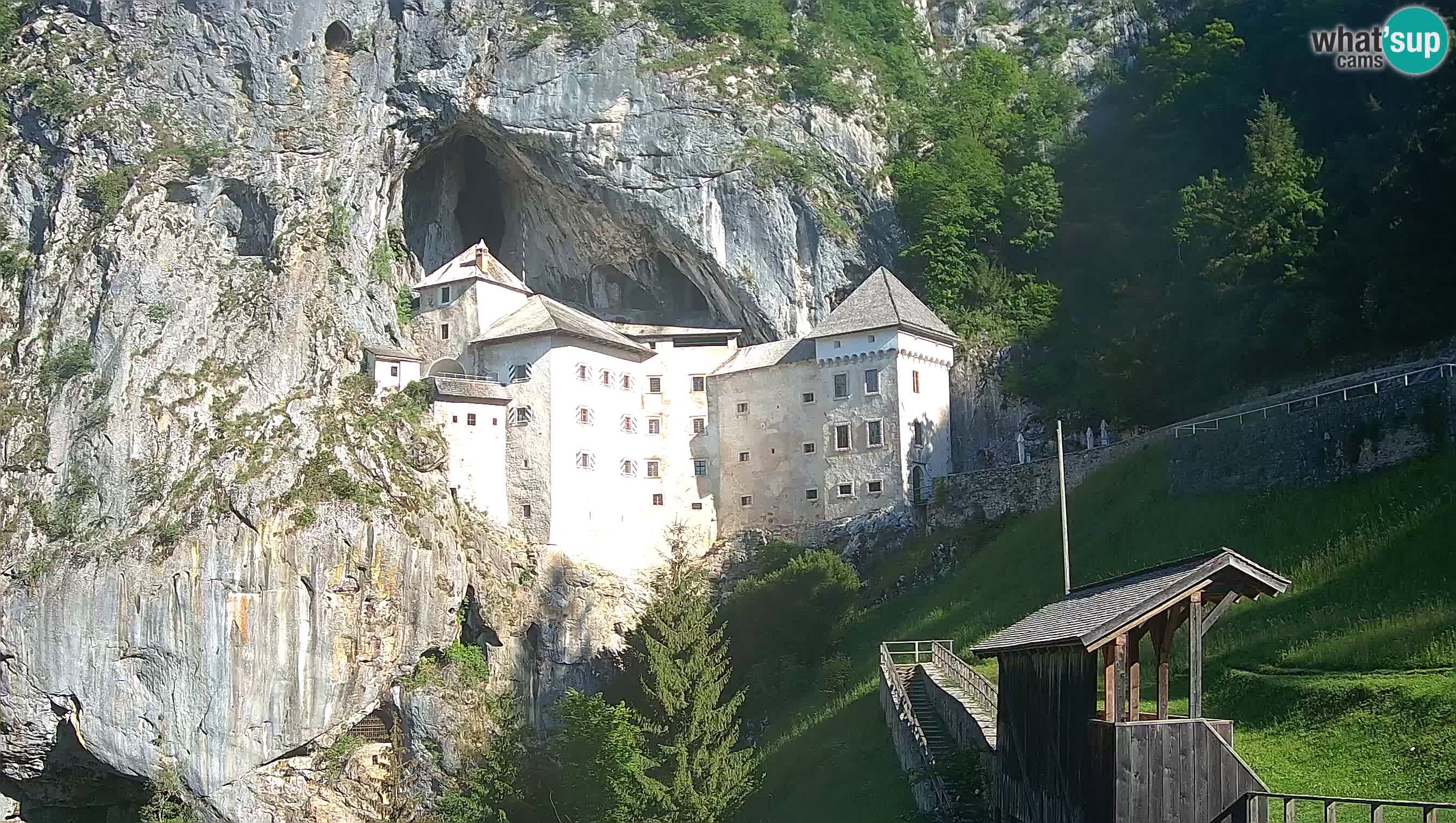 Spletna kamera Predjamski grad – Grad Predjama – Postojna
