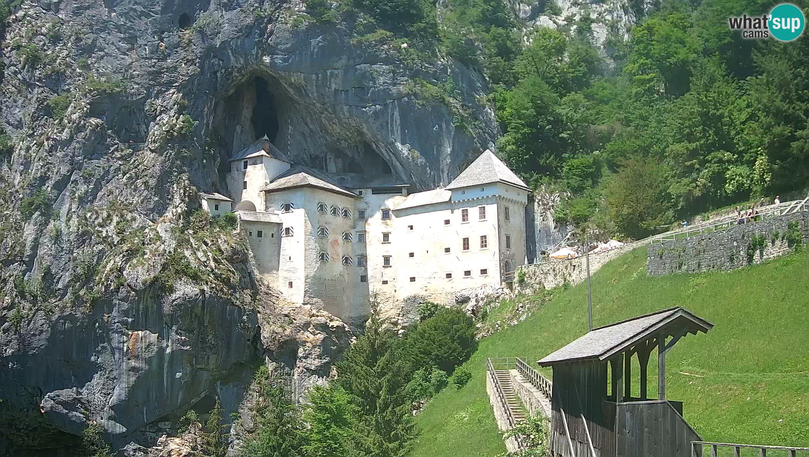 Spletna kamera Predjamski grad – Grad Predjama – Postojna