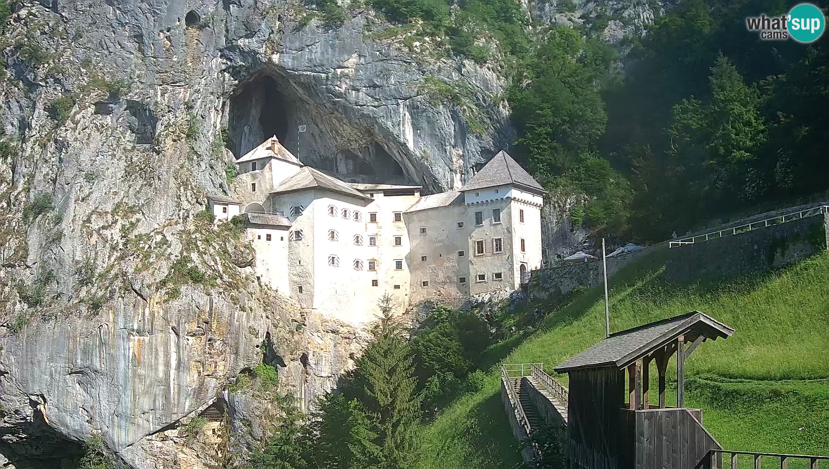 Spletna kamera Predjamski grad – Grad Predjama – Postojna