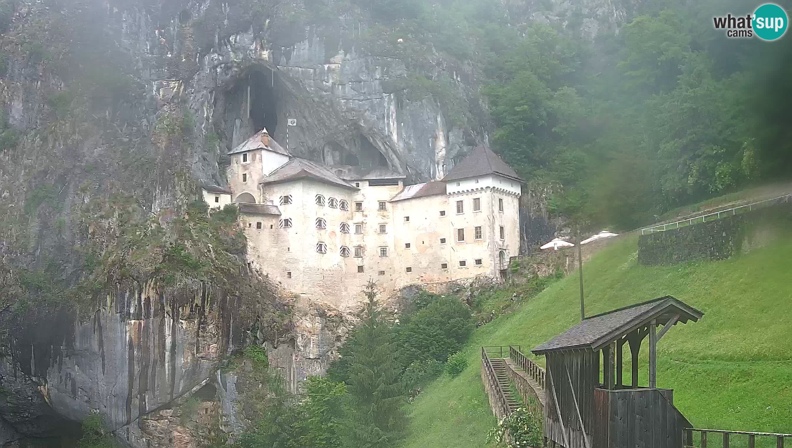 Spletna kamera Predjamski grad – Grad Predjama – Postojna