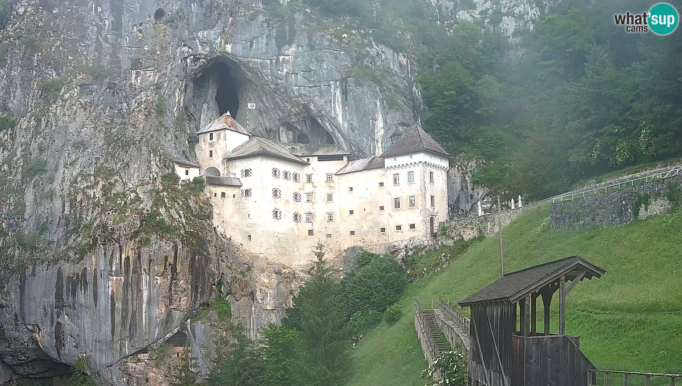 Spletna kamera Predjamski grad – Grad Predjama – Postojna