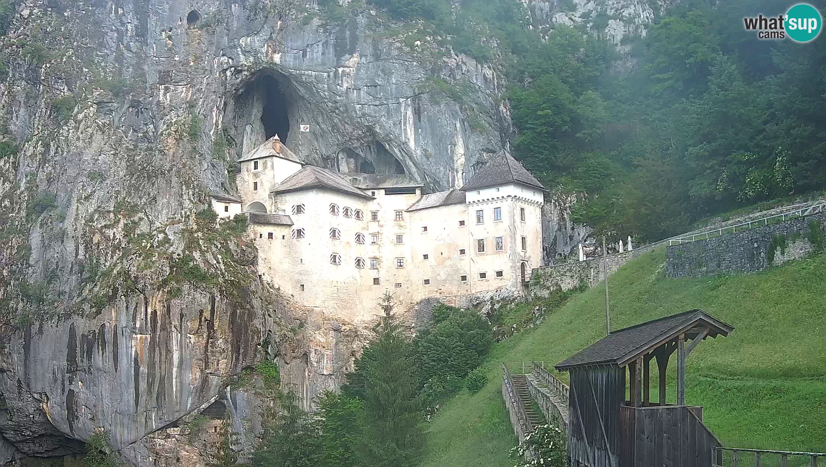 Spletna kamera Predjamski grad – Grad Predjama – Postojna