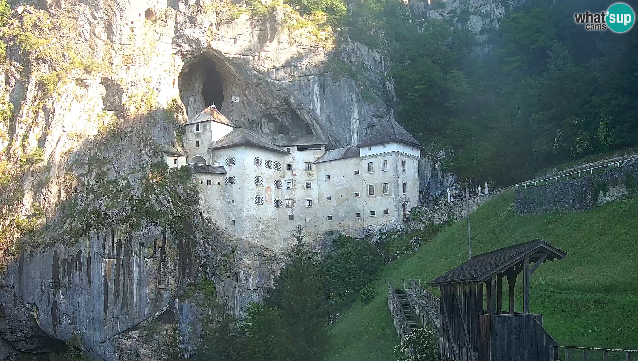 Spletna kamera Predjamski grad – Grad Predjama – Postojna