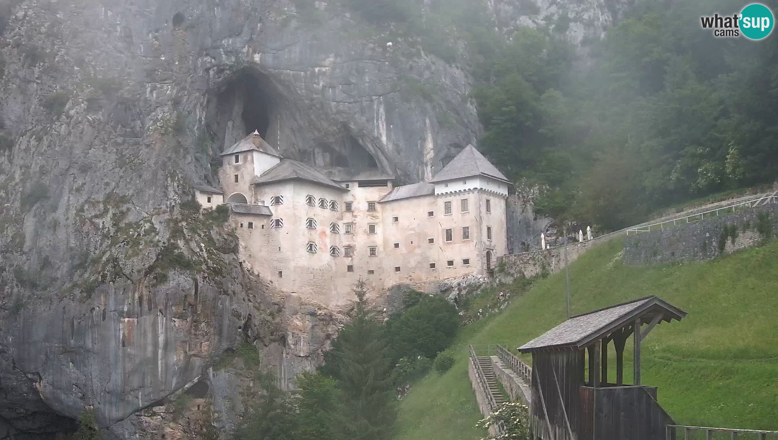 Spletna kamera Predjamski grad – Grad Predjama – Postojna