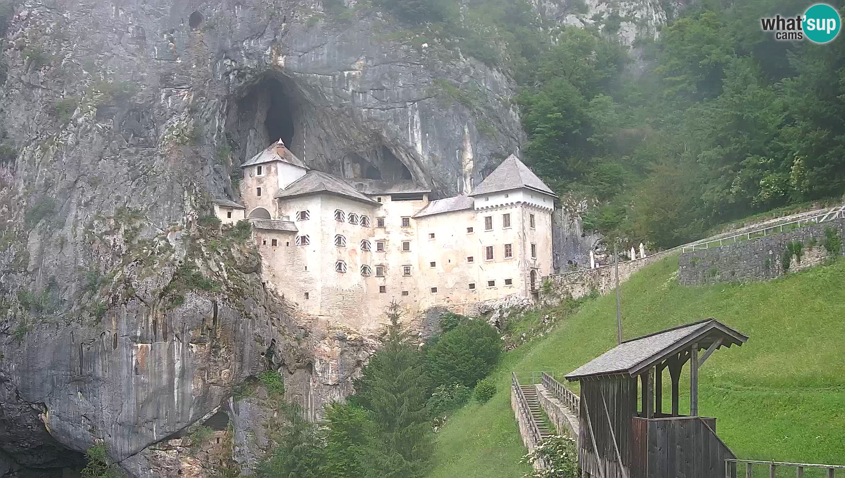 Spletna kamera Predjamski grad – Grad Predjama – Postojna