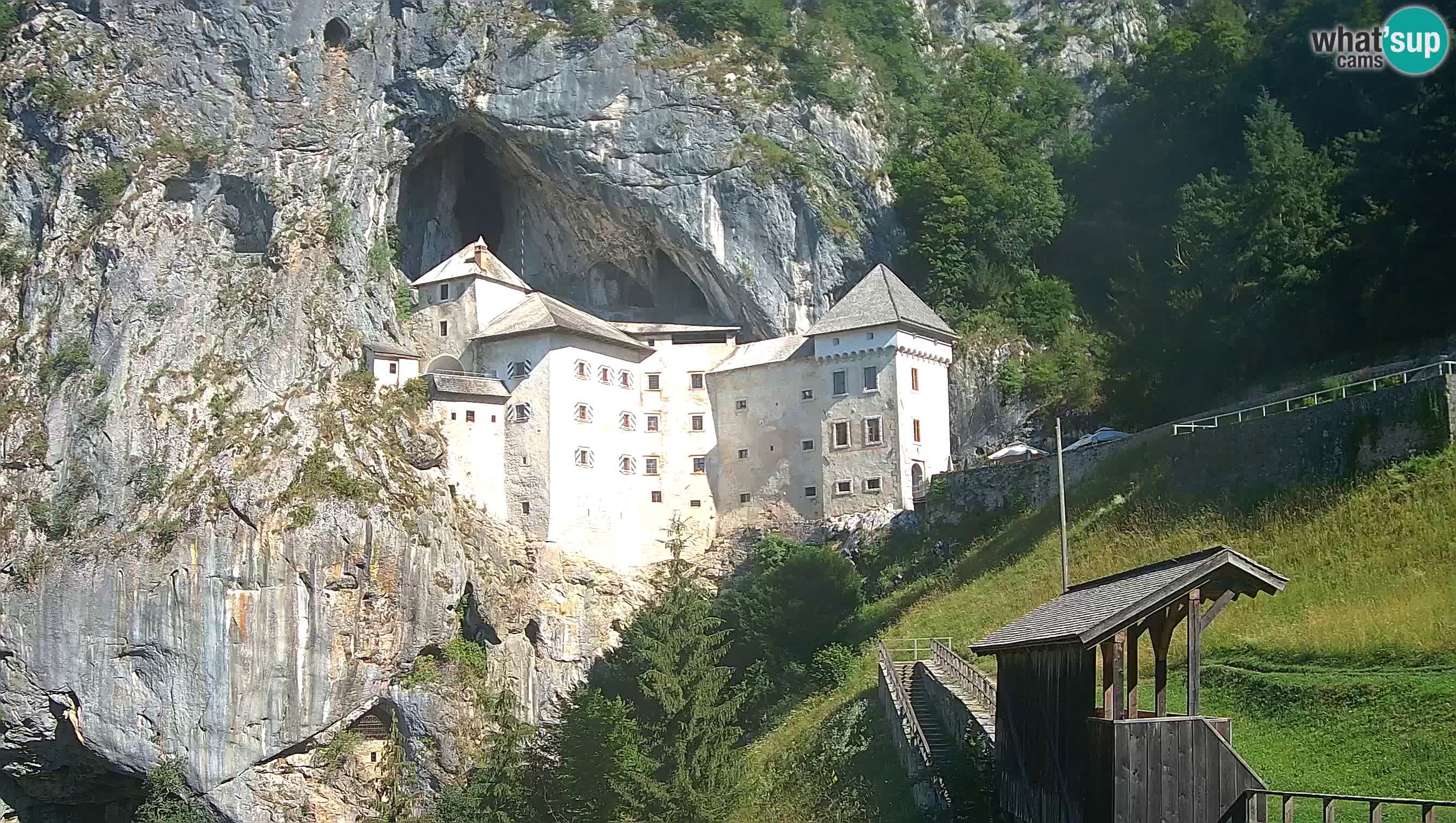 Spletna kamera Predjamski grad – Grad Predjama – Postojna