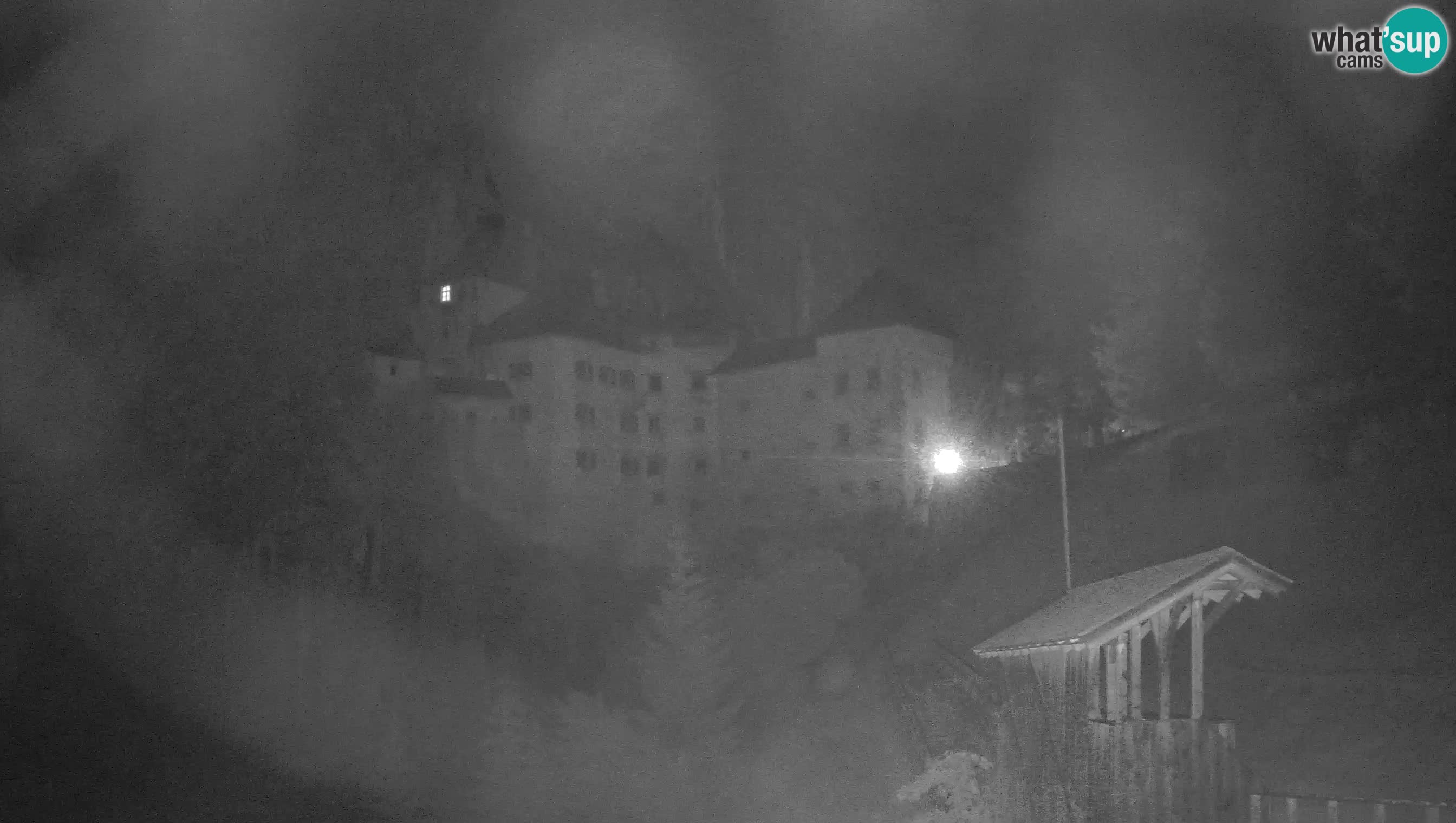 Spletna kamera Predjamski grad – Grad Predjama – Postojna
