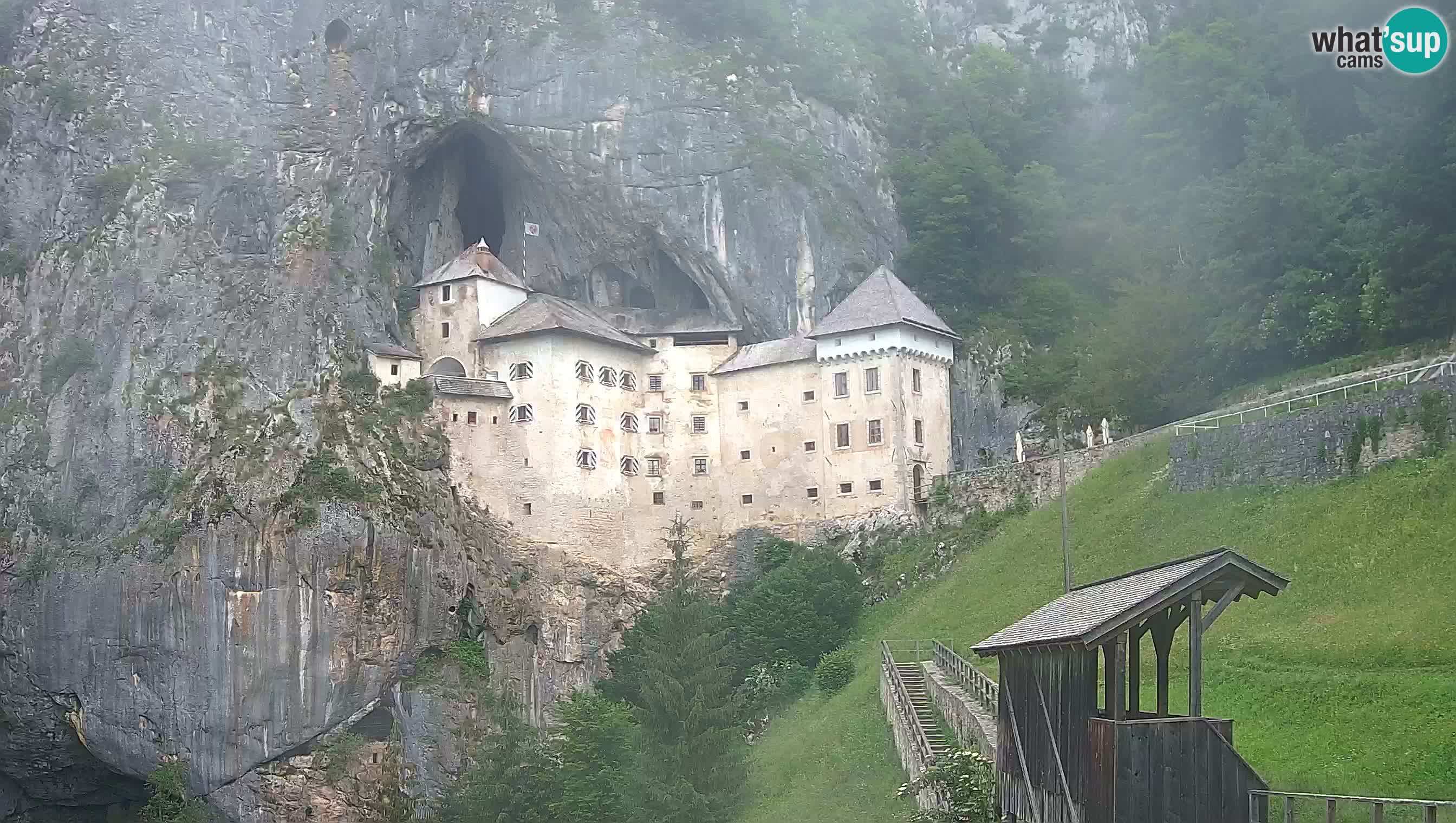 Spletna kamera Predjamski grad – Grad Predjama – Postojna