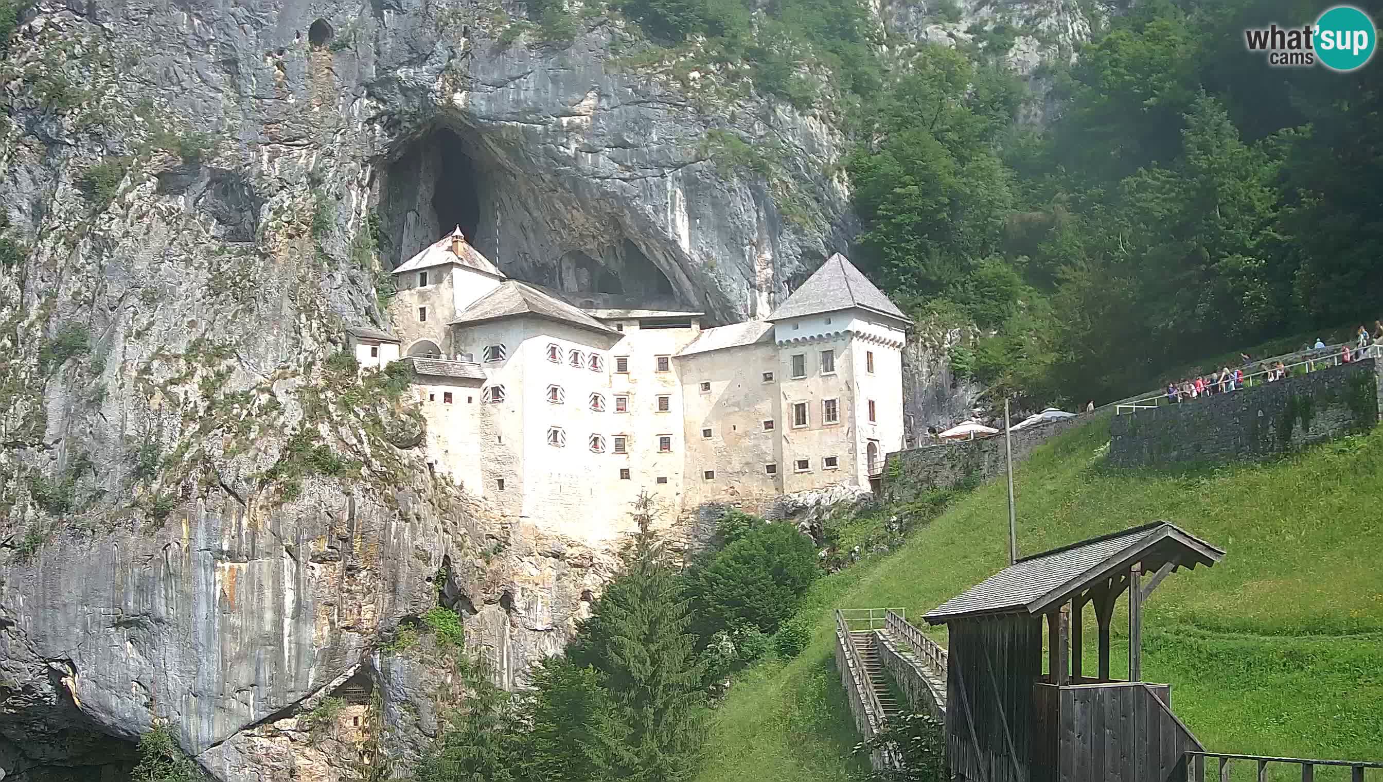 Spletna kamera Predjamski grad – Grad Predjama – Postojna