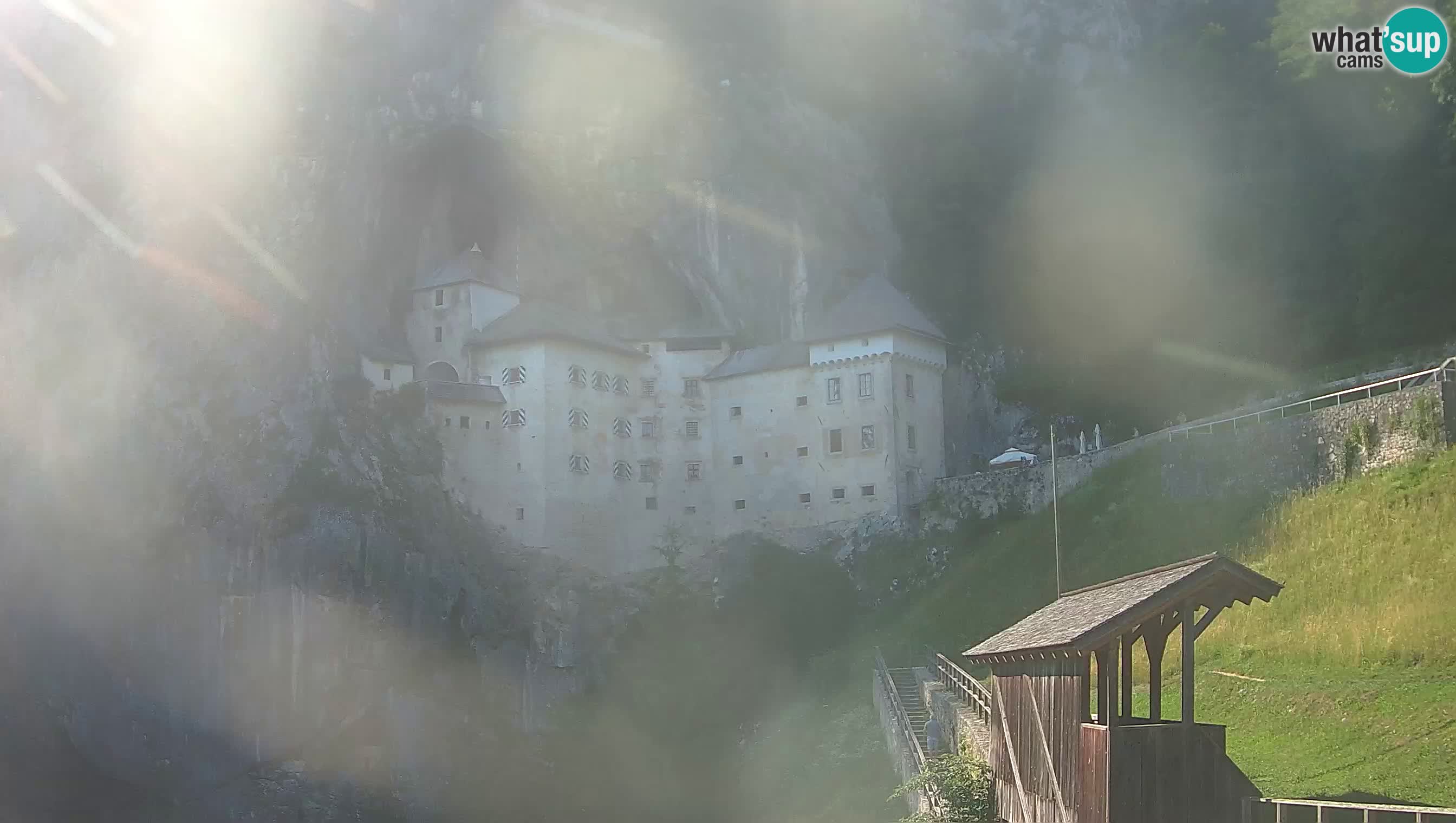 Spletna kamera Predjamski grad – Grad Predjama – Postojna