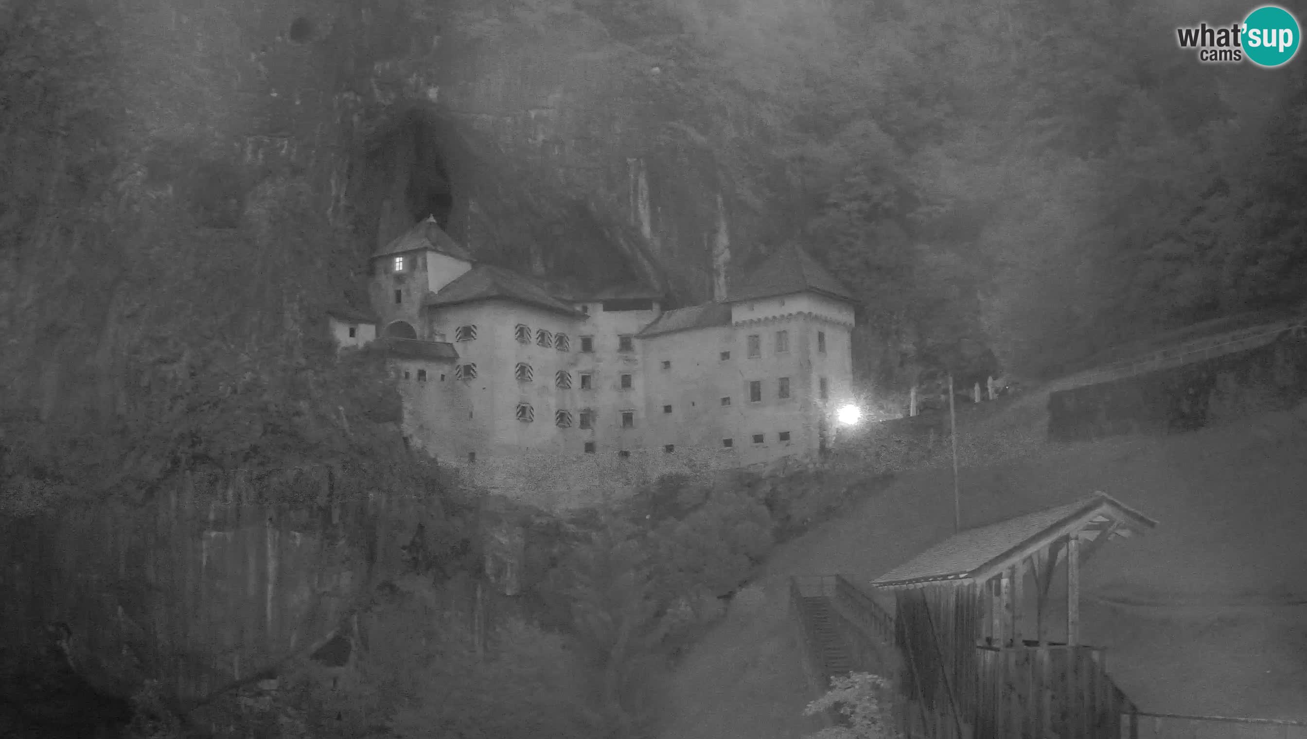 Spletna kamera Predjamski grad – Grad Predjama – Postojna