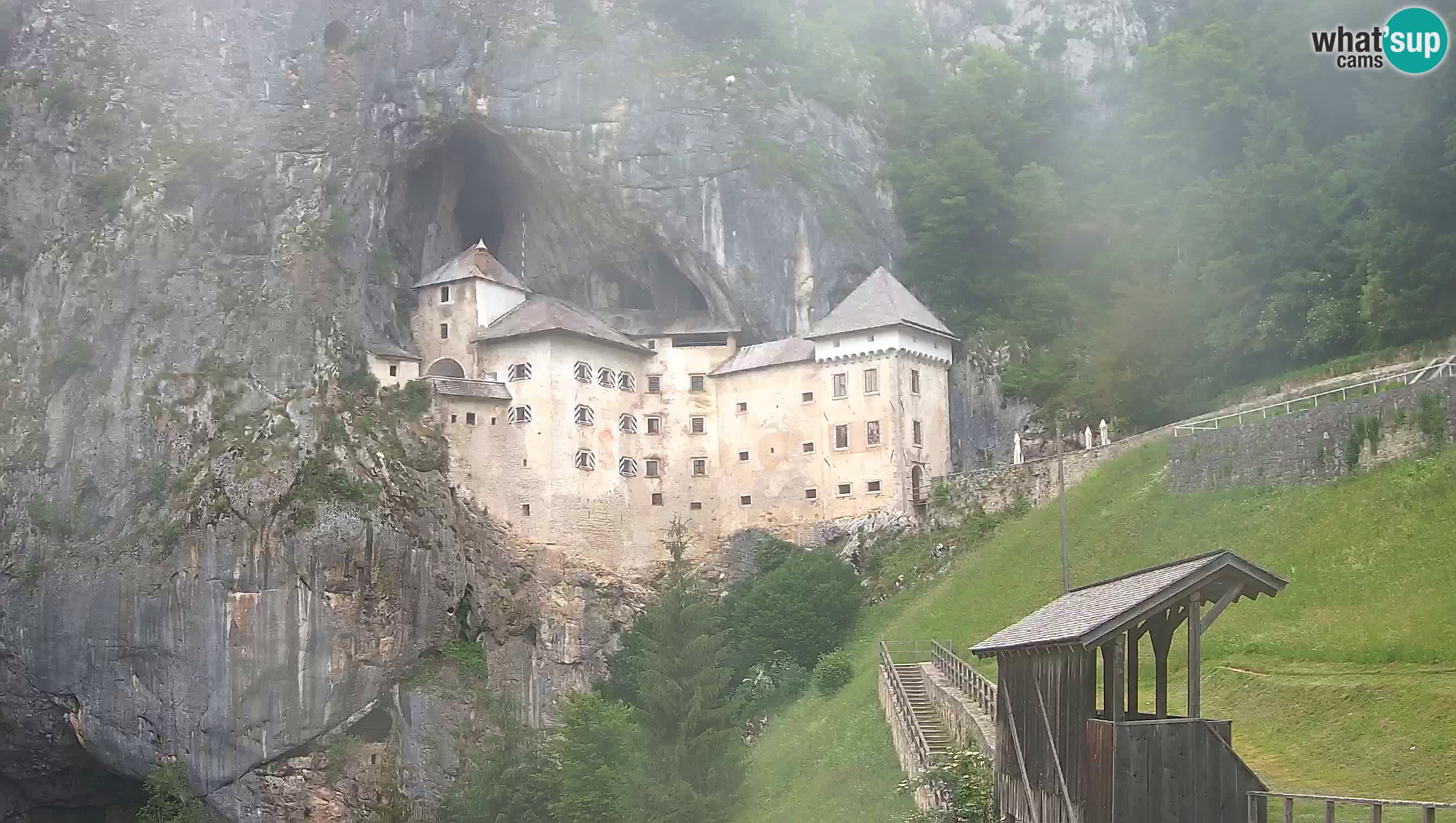 Spletna kamera Predjamski grad – Grad Predjama – Postojna