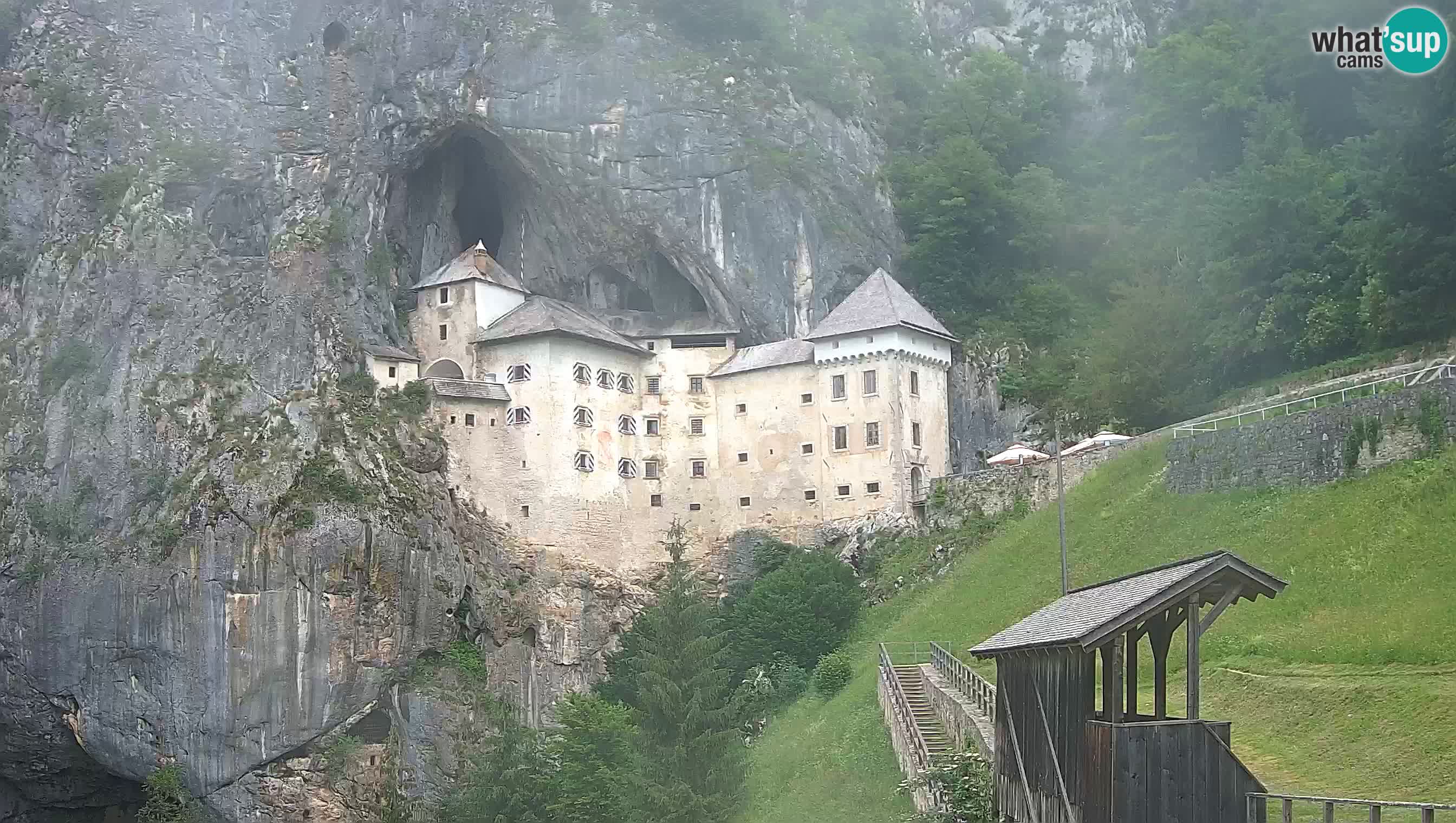 Spletna kamera Predjamski grad – Grad Predjama – Postojna