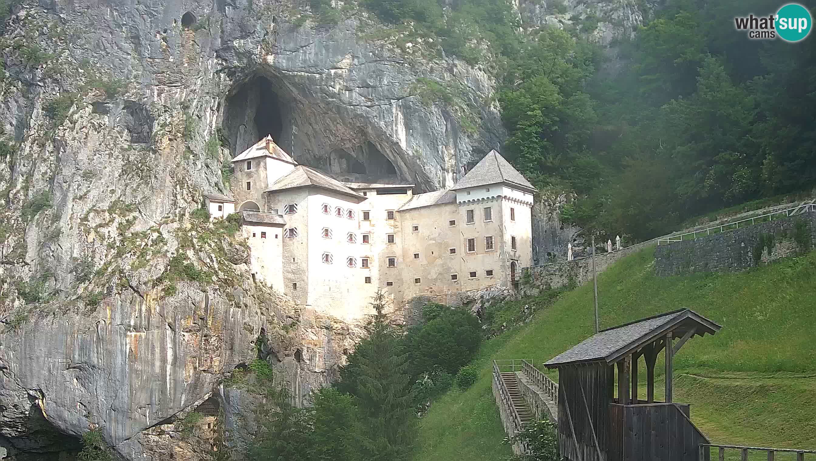 Spletna kamera Predjamski grad – Grad Predjama – Postojna