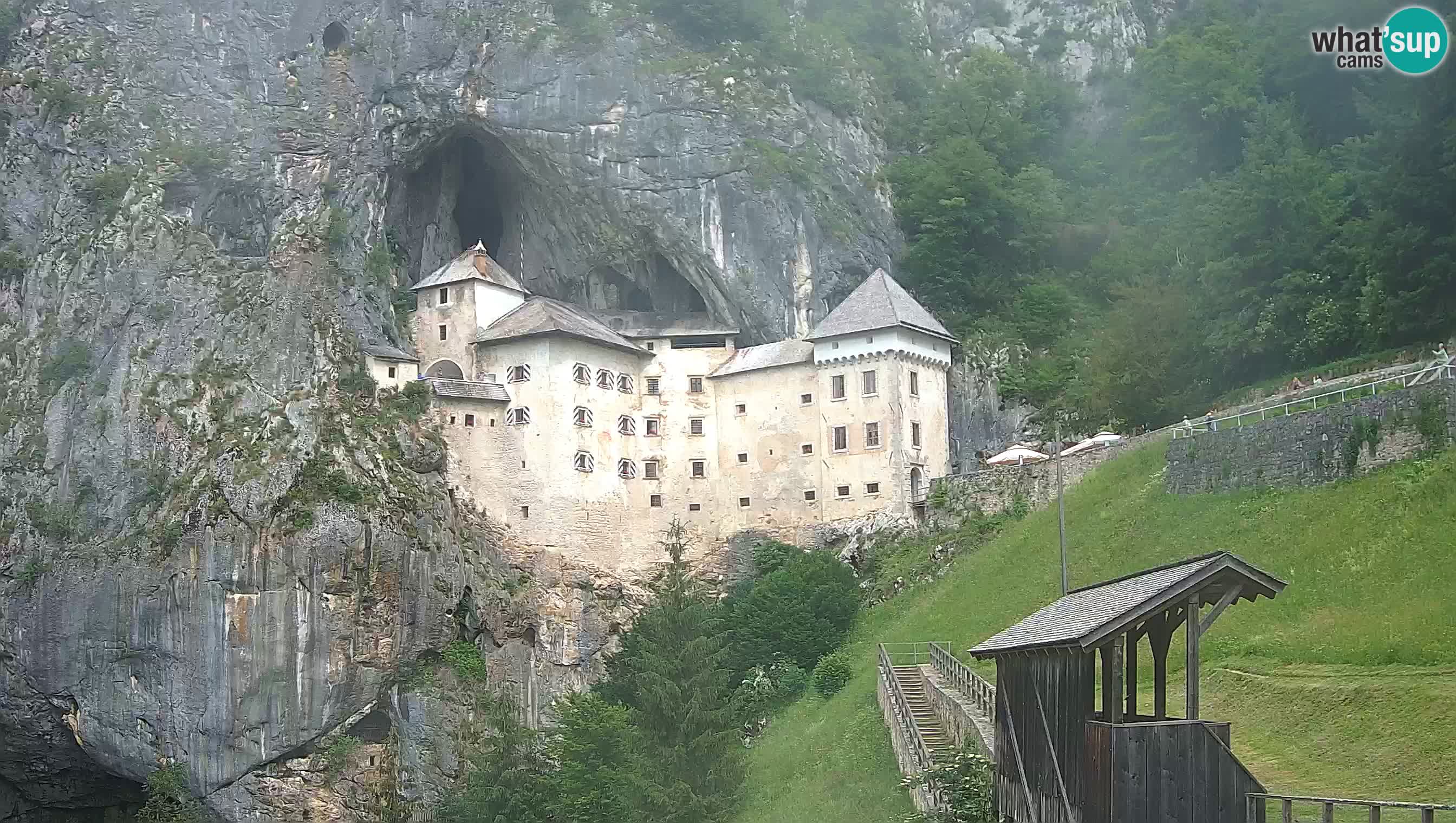 Spletna kamera Predjamski grad – Grad Predjama – Postojna