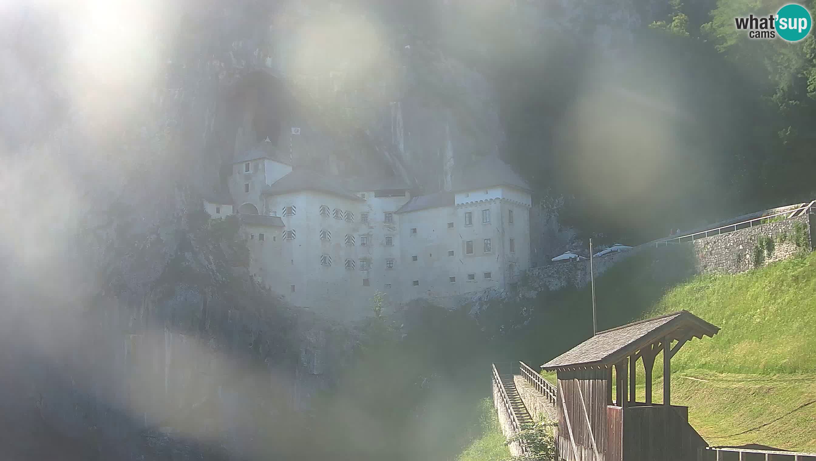 Spletna kamera Predjamski grad – Grad Predjama – Postojna