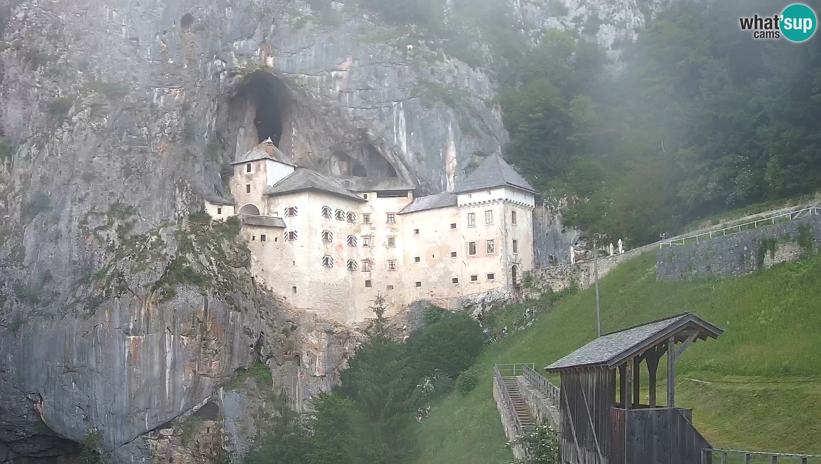 Spletna kamera Predjamski grad – Grad Predjama – Postojna