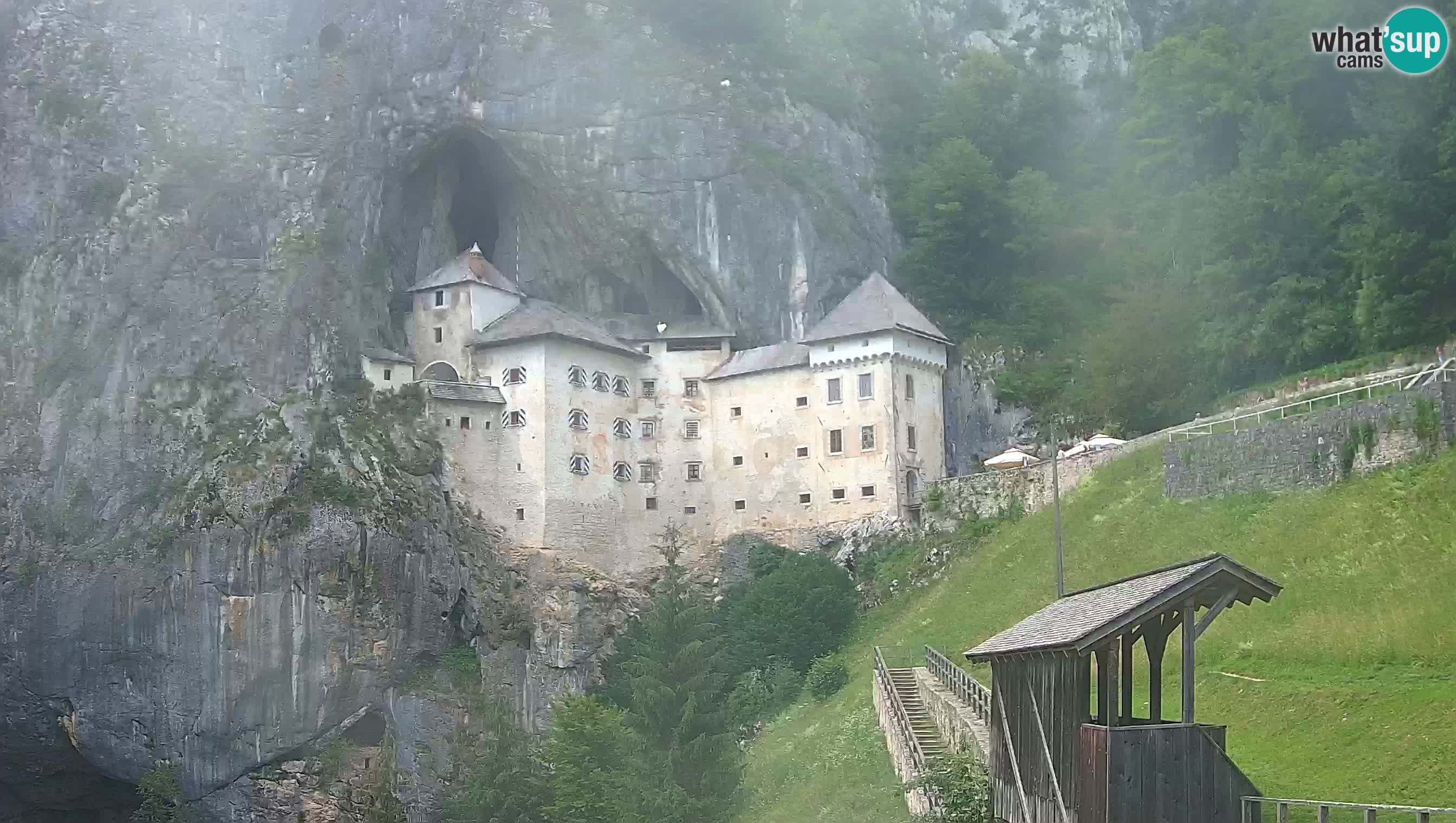Spletna kamera Predjamski grad – Grad Predjama – Postojna