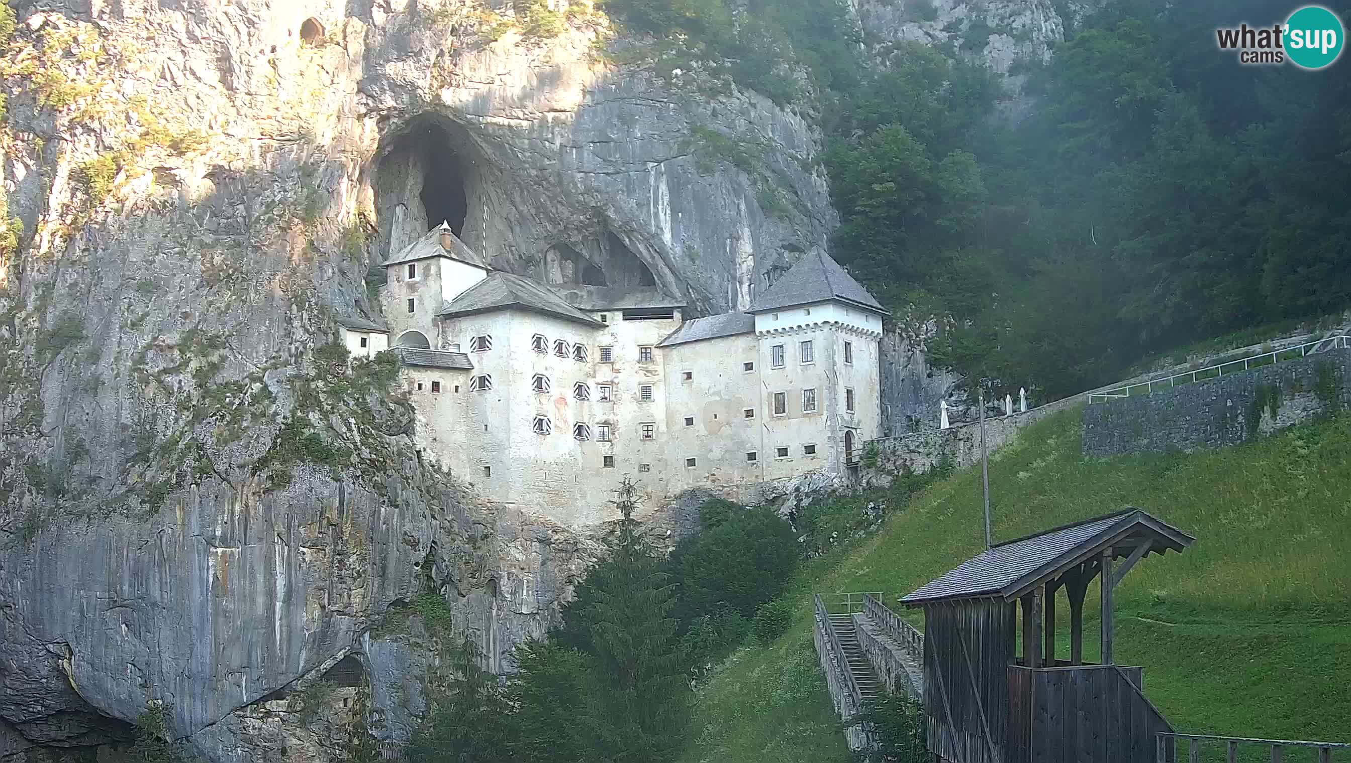 Spletna kamera Predjamski grad – Grad Predjama – Postojna