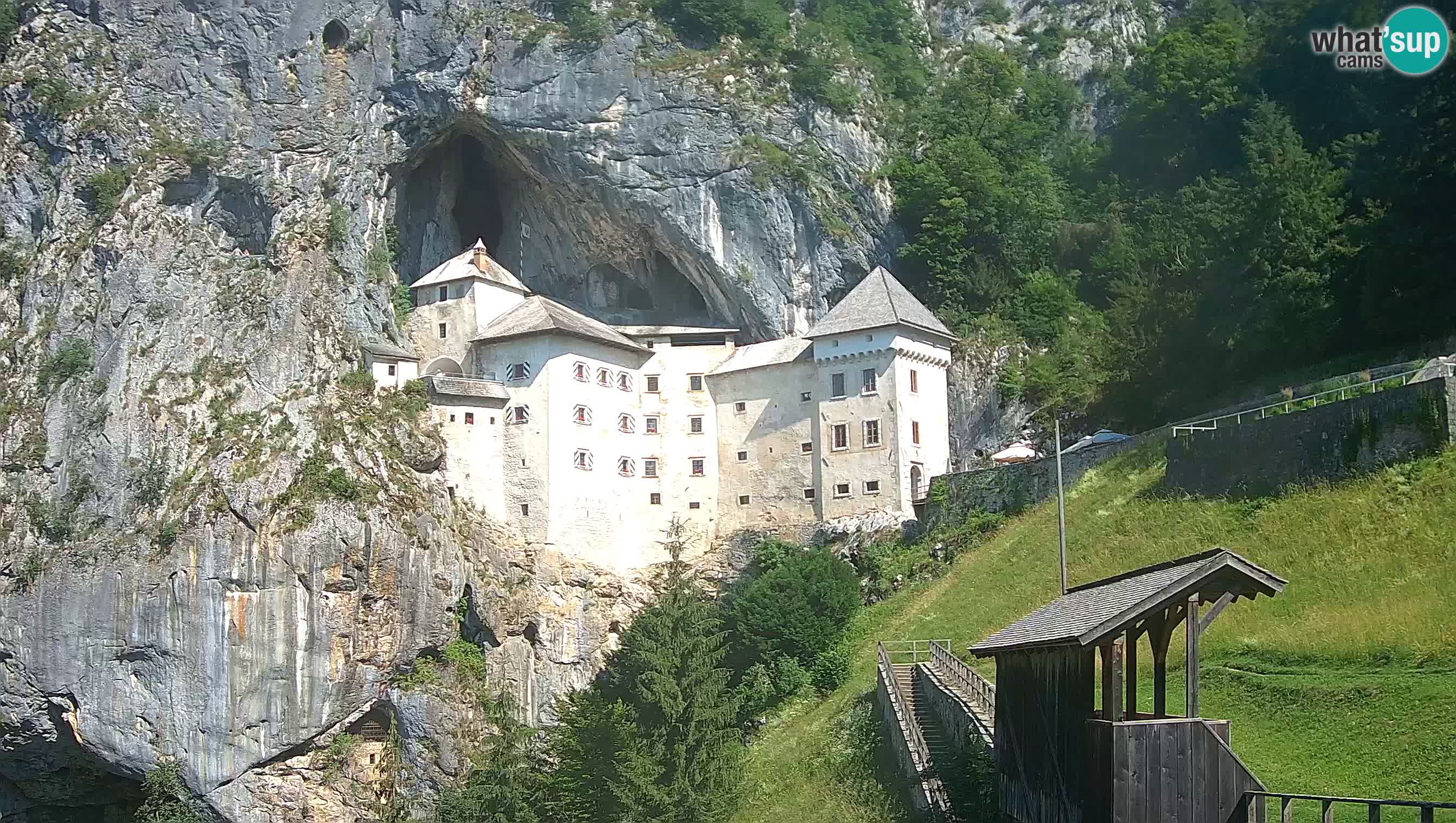 Spletna kamera Predjamski grad – Grad Predjama – Postojna