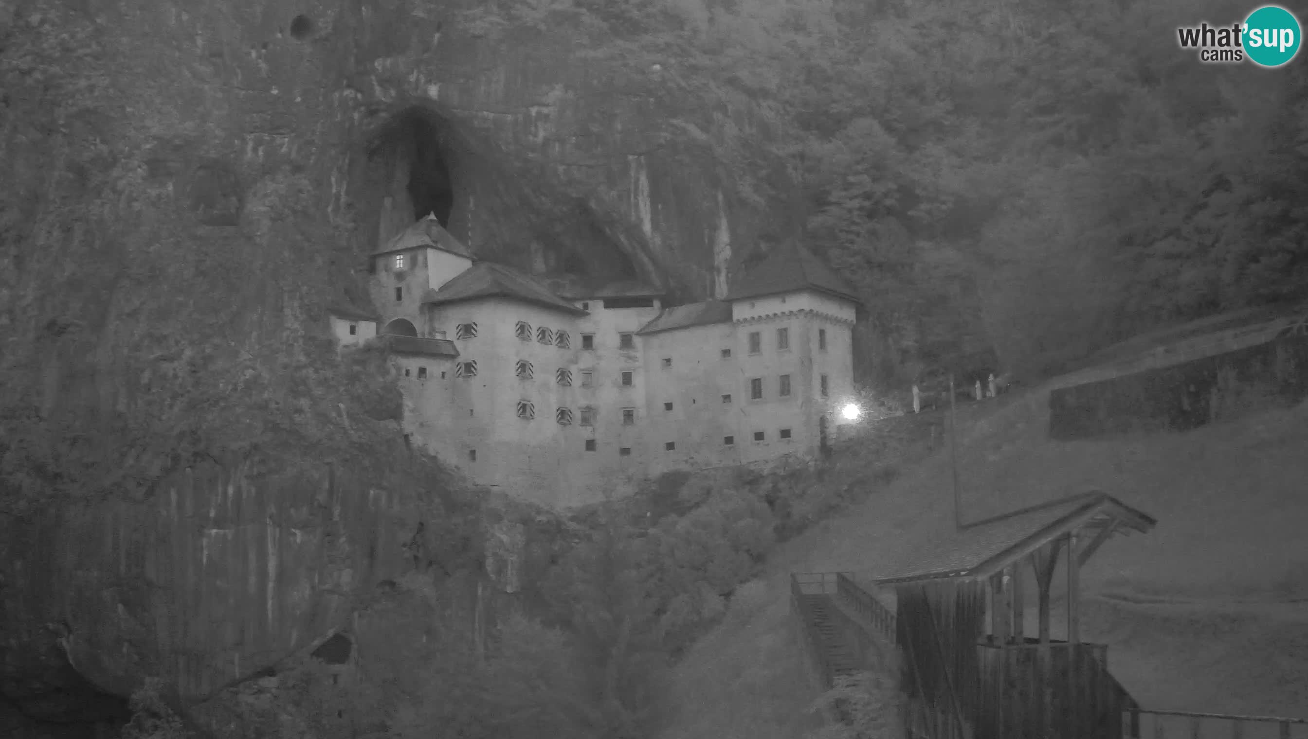 Spletna kamera Predjamski grad – Grad Predjama – Postojna