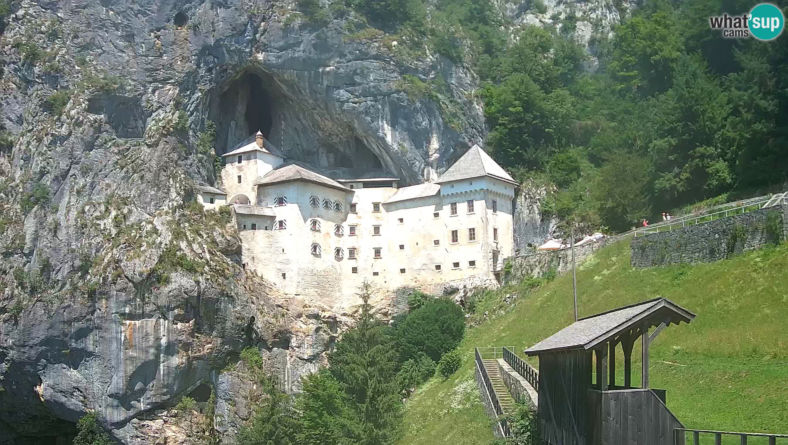 Spletna kamera Predjamski grad – Grad Predjama – Postojna