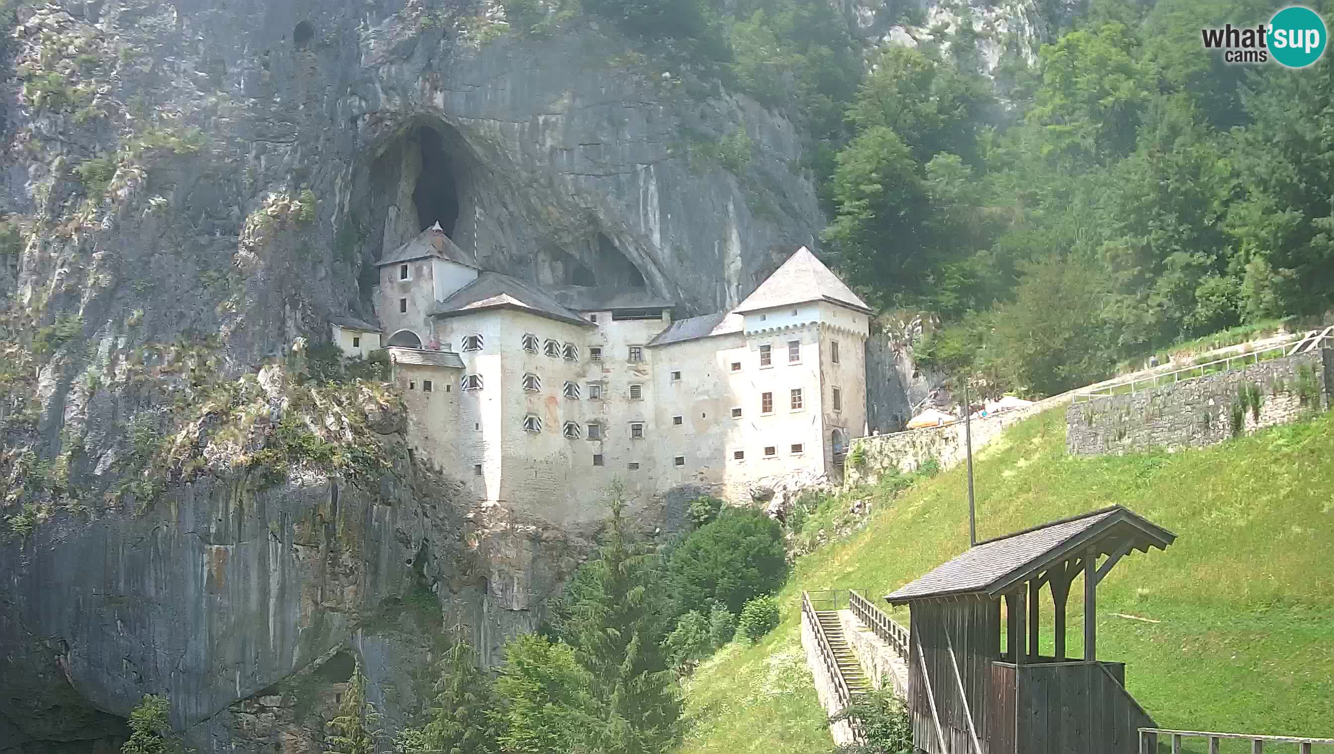 Spletna kamera Predjamski grad – Grad Predjama – Postojna
