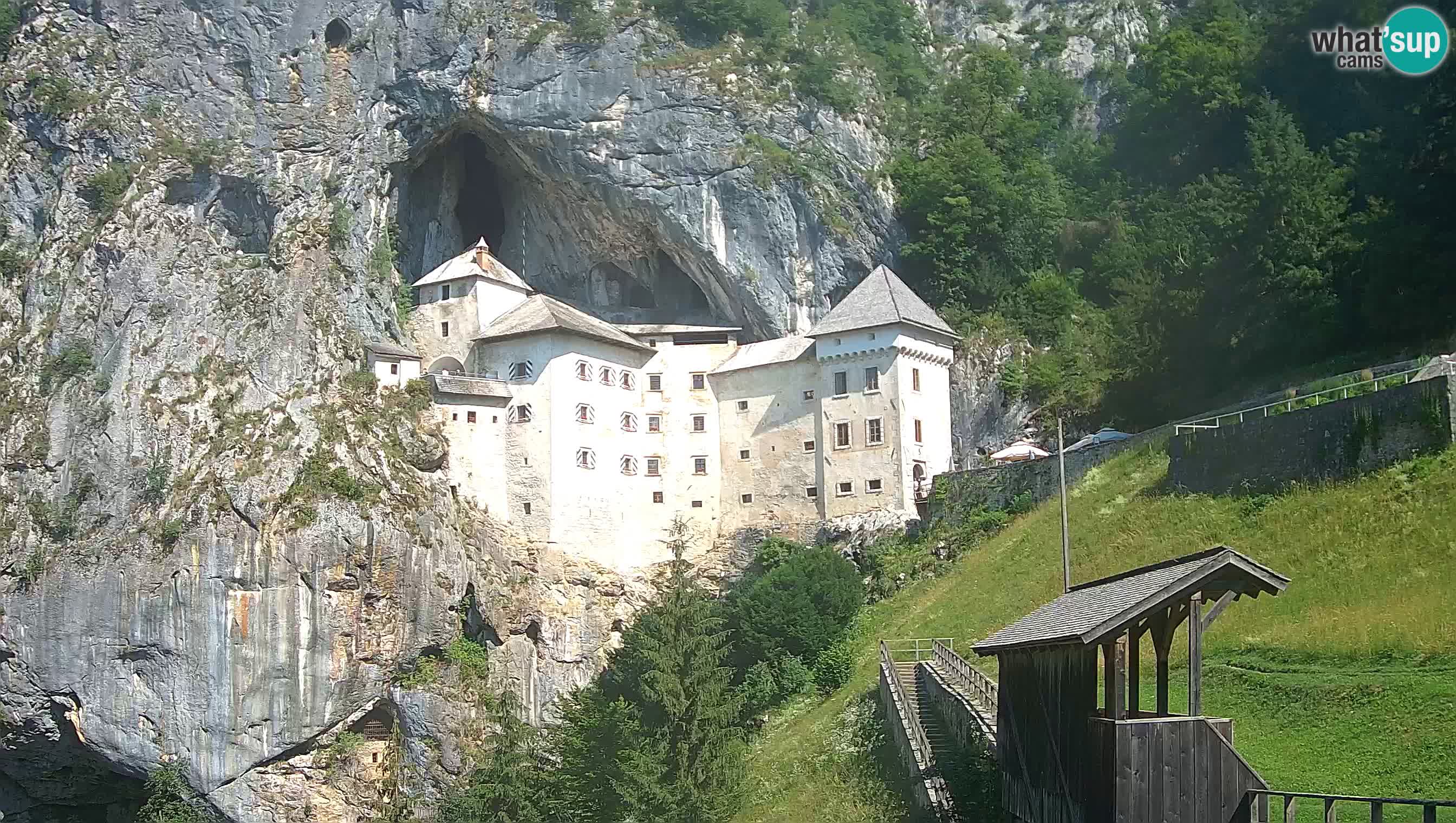 Spletna kamera Predjamski grad – Grad Predjama – Postojna