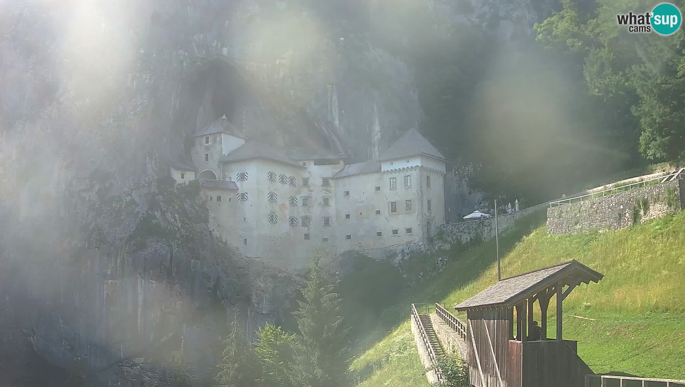 Spletna kamera Predjamski grad – Grad Predjama – Postojna